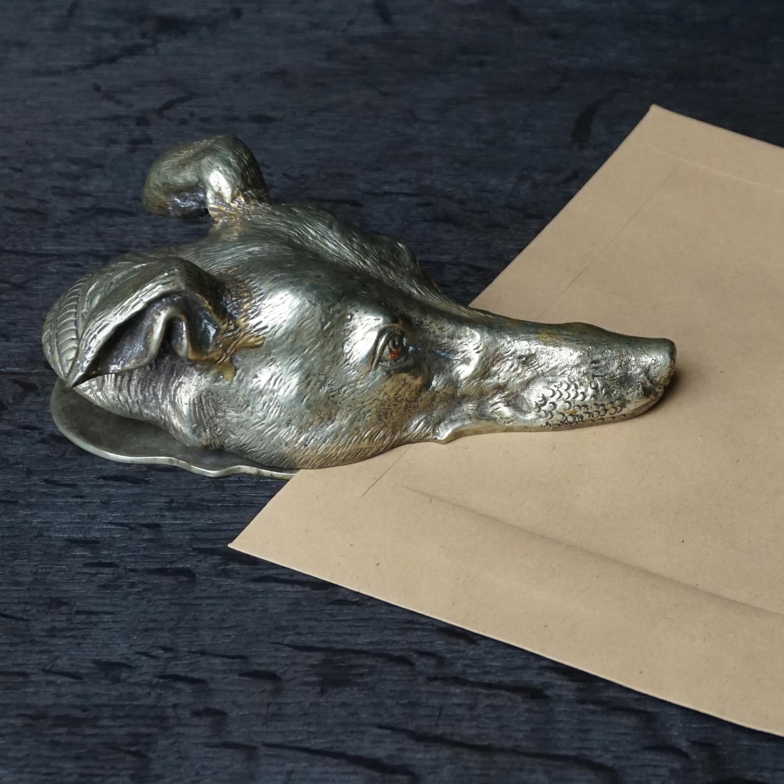 Ende des 19. Jahrhunderts Wiener Bronze Windhund Hundekopf Briefhalter oder Büroklammer (Österreichisch)