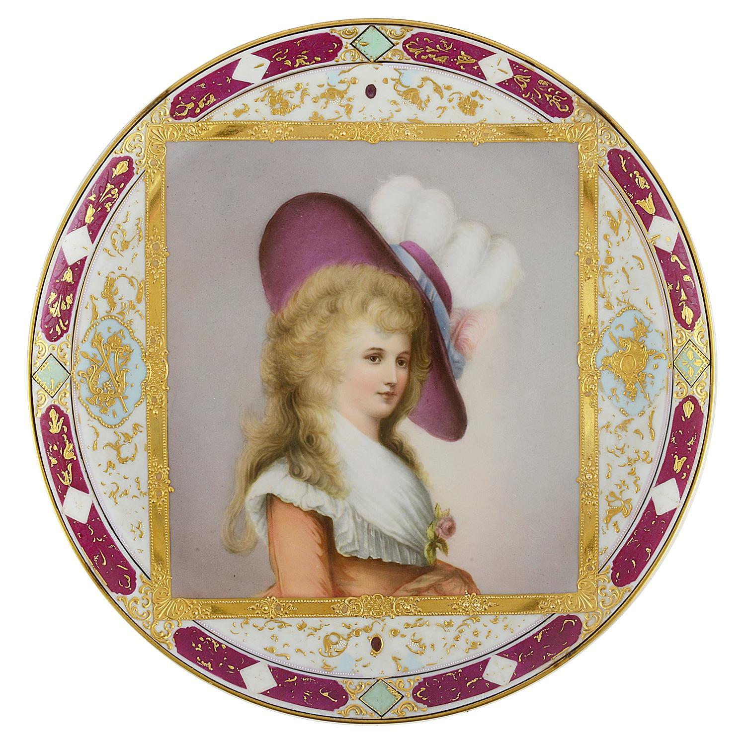 Assiette en porcelaine de style viennois de la fin du XIXe siècle, représentant la duchesse de Devonshire