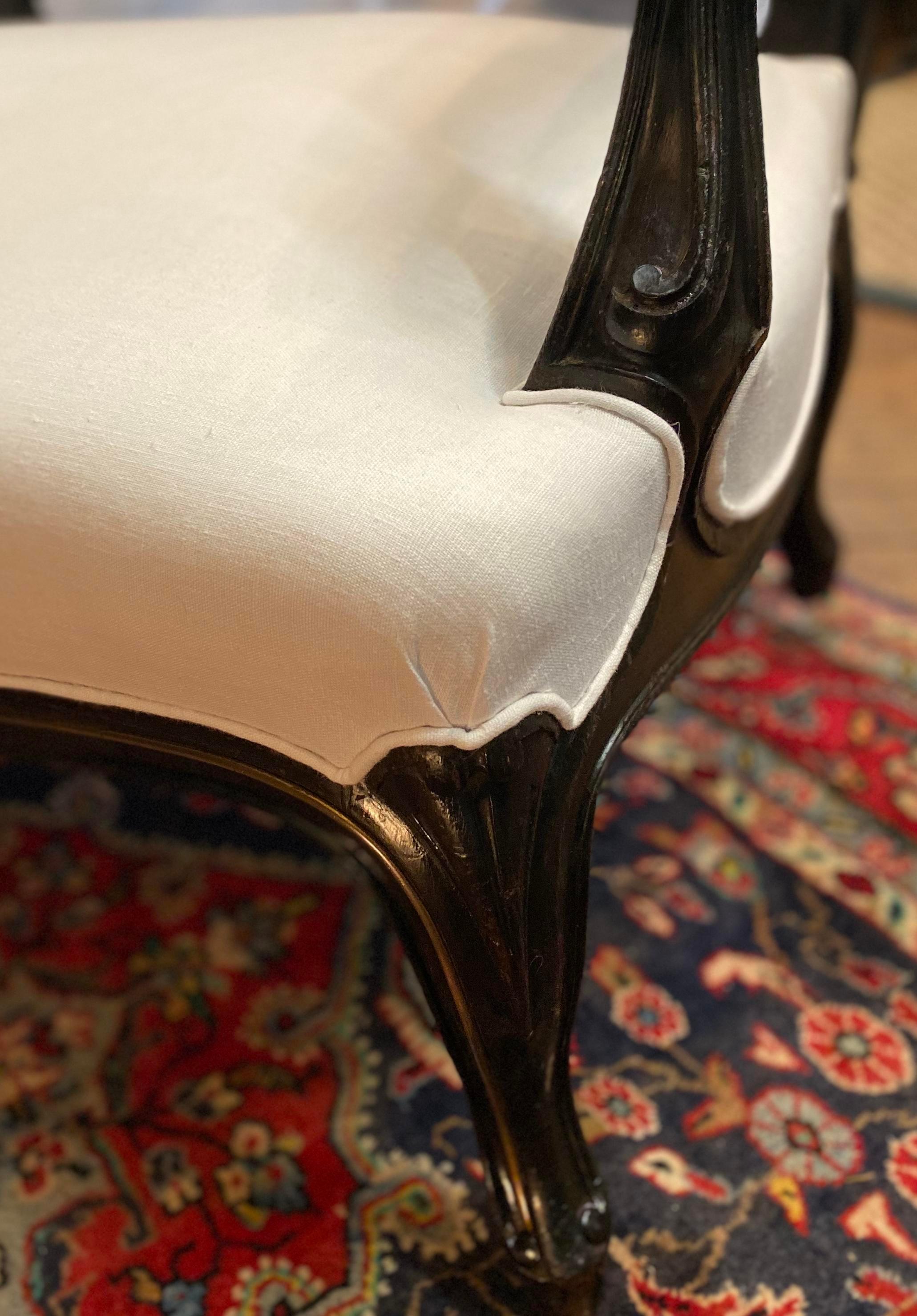 Francese Divano Napoleone III francese della fine del XIX secolo rivestito in lino bianco in vendita