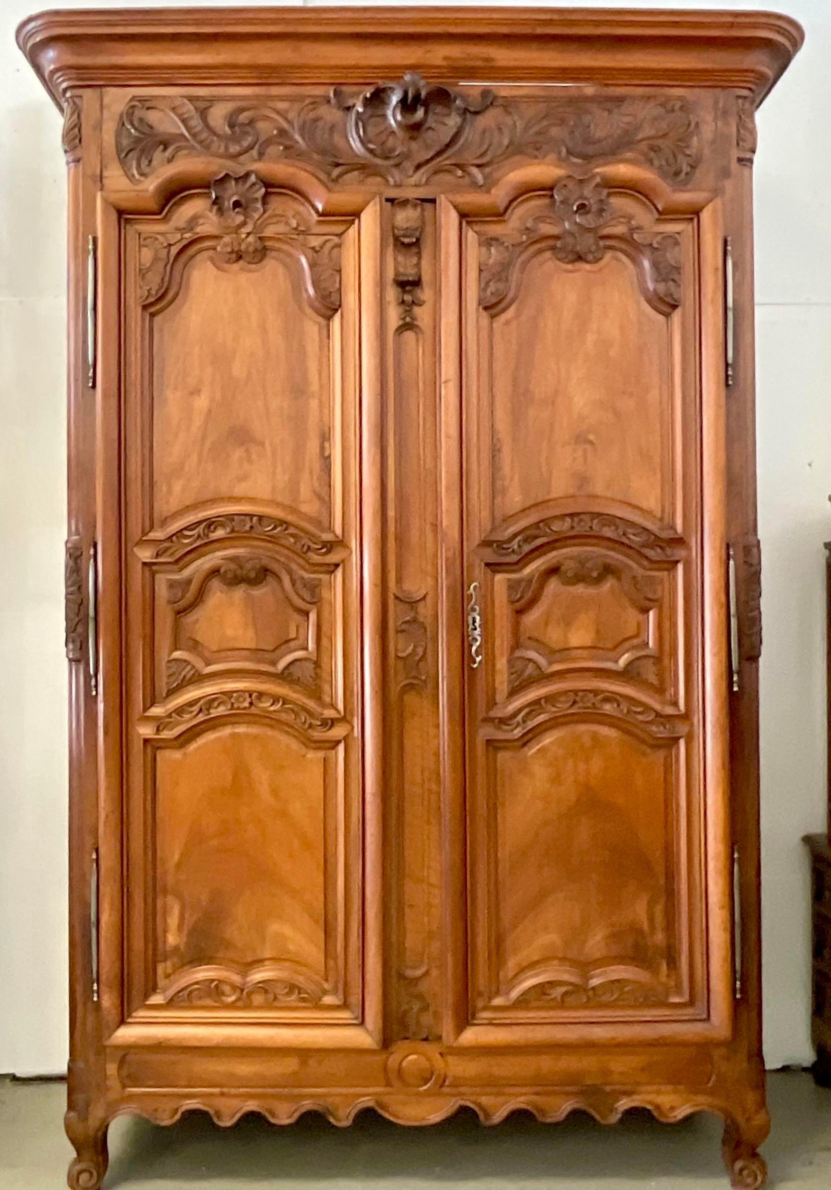Late 19th Century Vintage Hand Carved French Armoire For Sale 6
