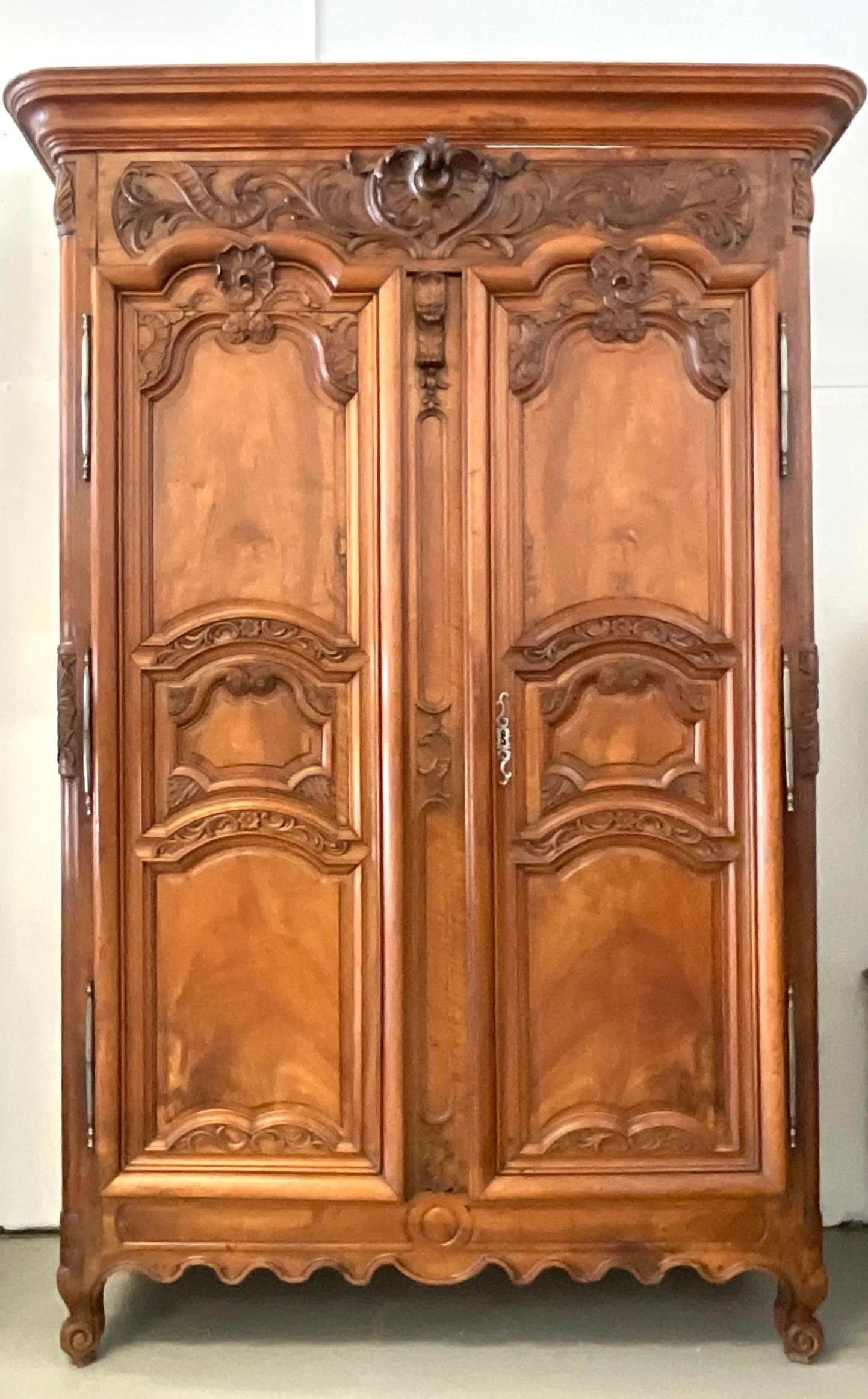 Late 19th Century Vintage Hand Carved French Armoire For Sale 3