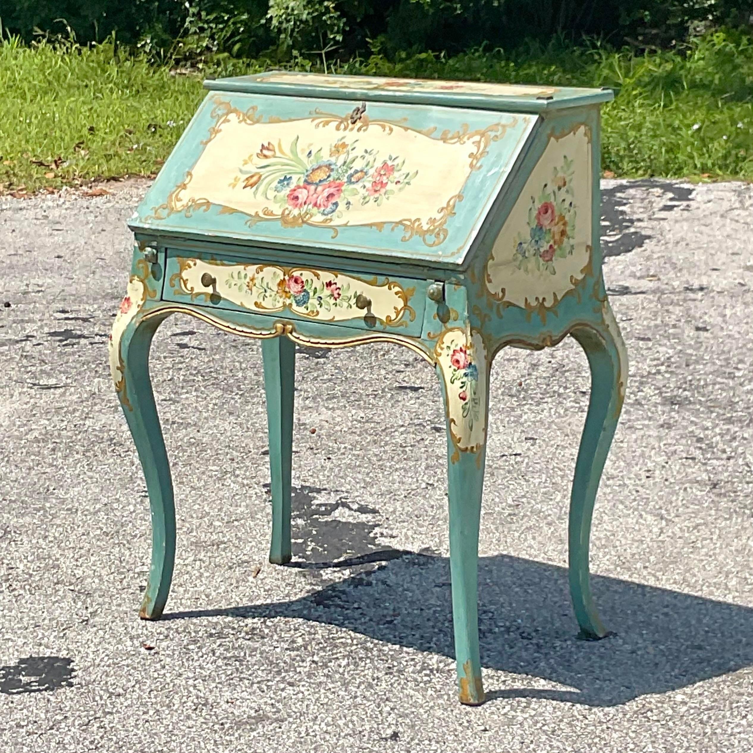 Bureau et chaise de la fin du 19e siècle, style Régence, peints à la main et ornés de motifs floraux en vente 3