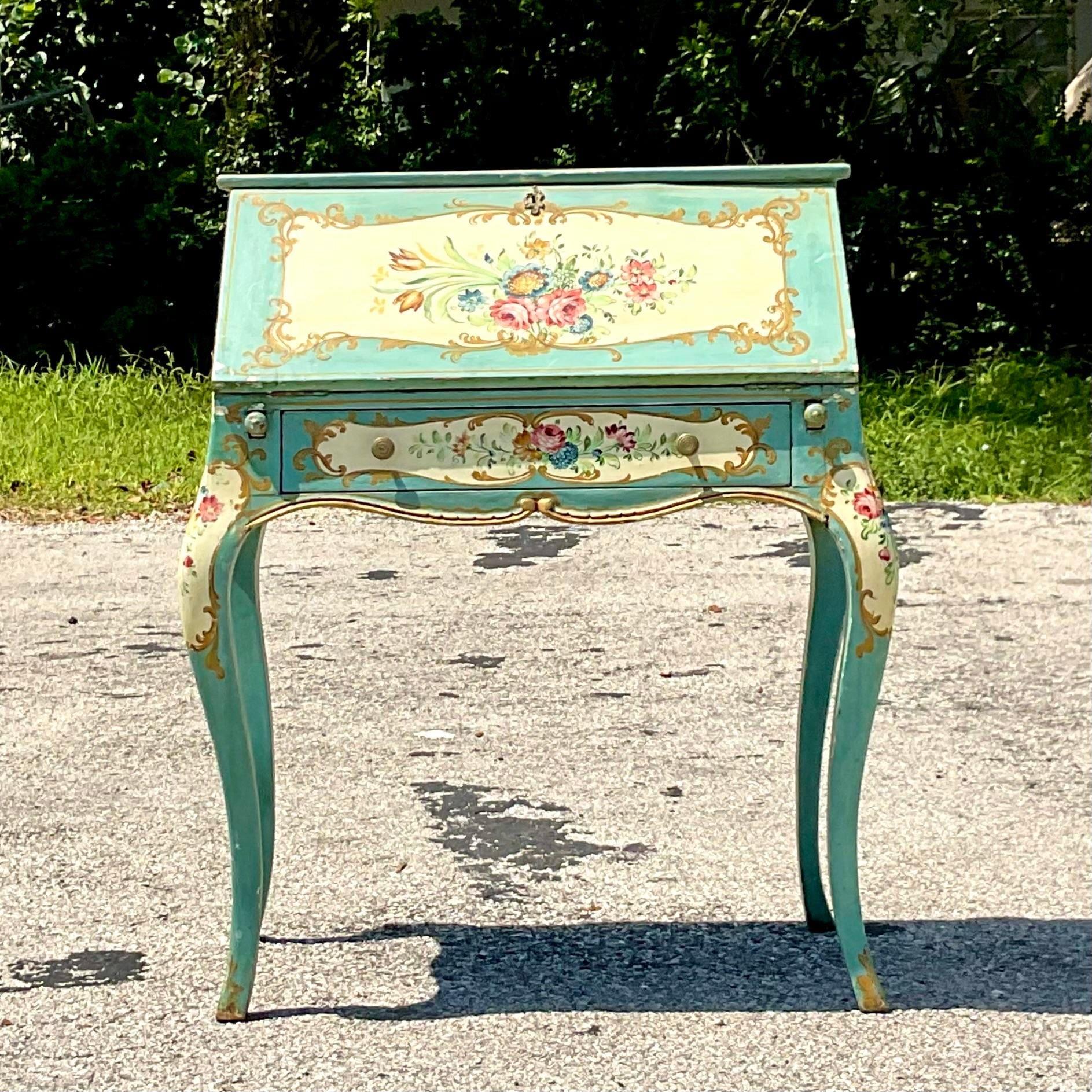 Bureau et chaise de la fin du 19e siècle, style Régence, peints à la main et ornés de motifs floraux en vente 4