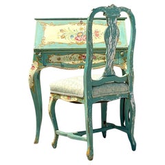 Bureau et chaise de la fin du 19e siècle, style Régence, peints à la main et ornés de motifs floraux