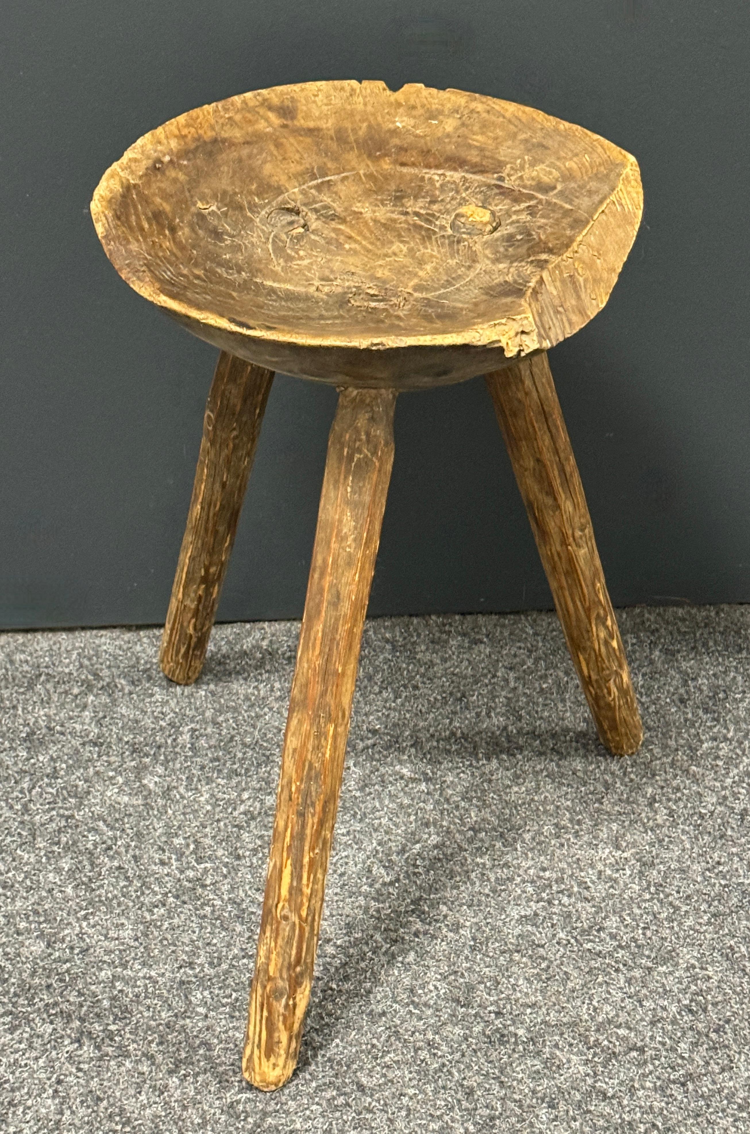 Fin du 19e siècle Tabouret à 3 pieds Wabi Sabi, Autriche Vers 1890 - 1900 en vente 2