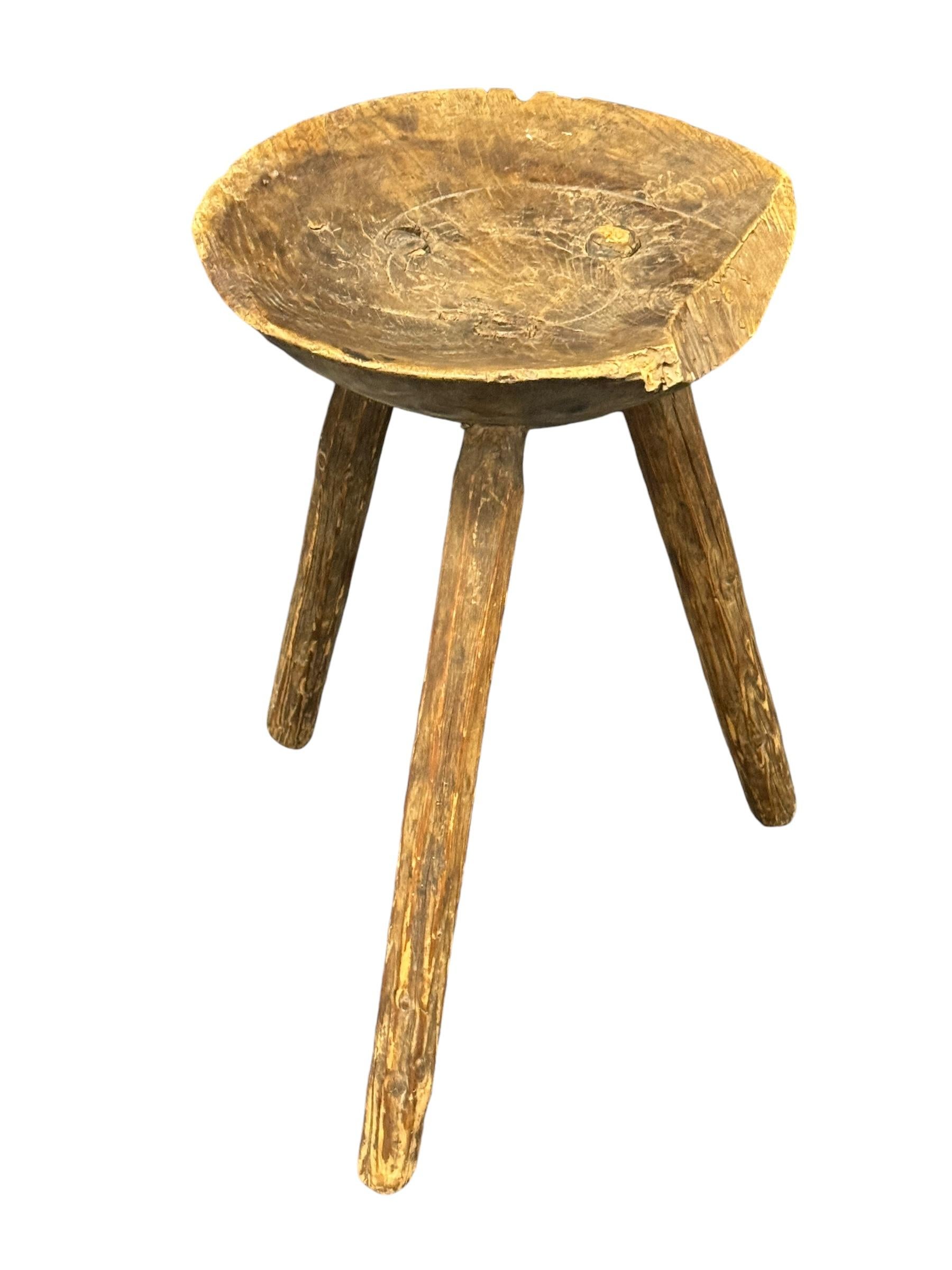 Autrichien Fin du 19e siècle Tabouret à 3 pieds Wabi Sabi, Autriche Vers 1890 - 1900 en vente