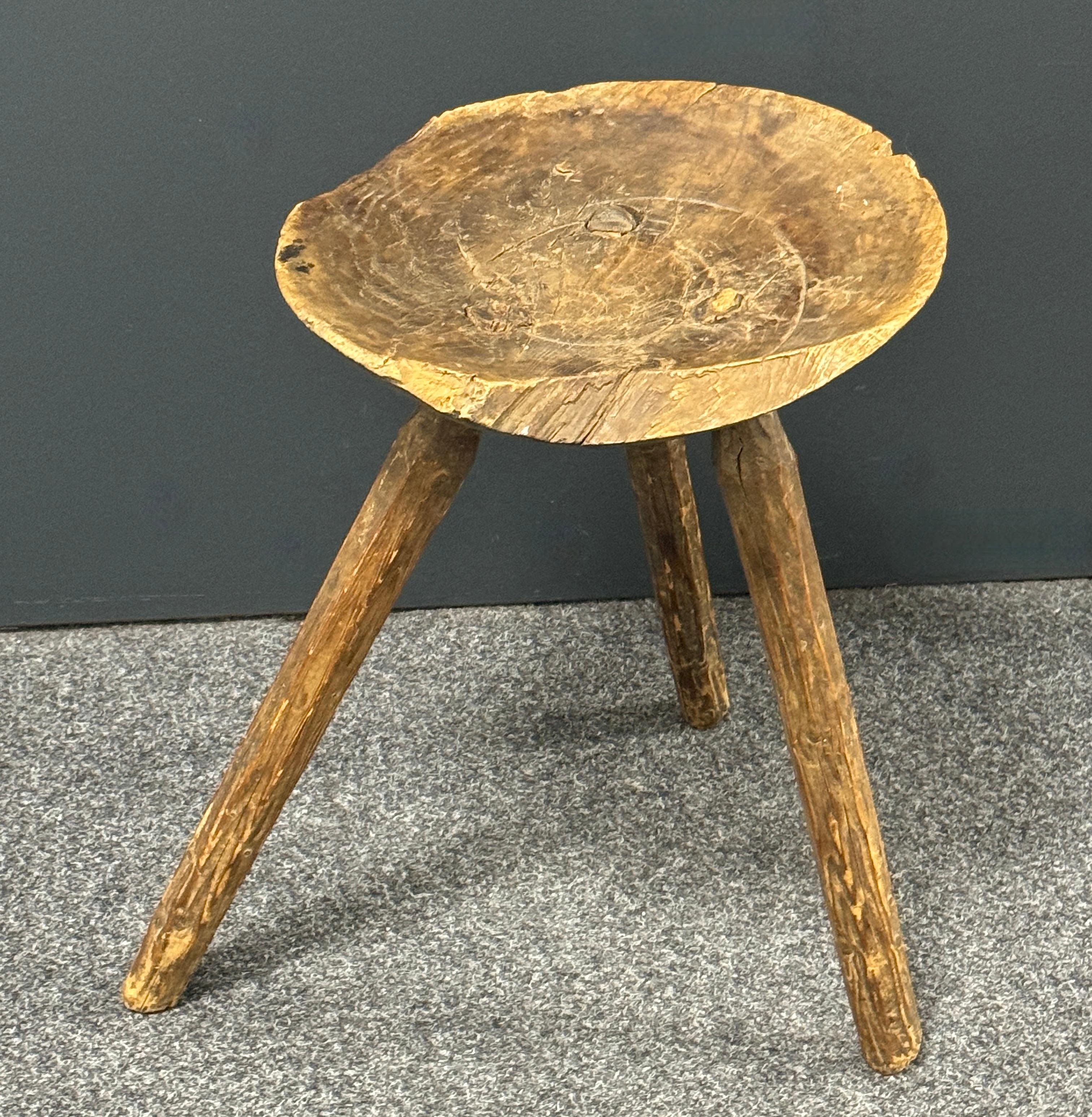 XIXe siècle Fin du 19e siècle Tabouret à 3 pieds Wabi Sabi, Autriche Vers 1890 - 1900 en vente