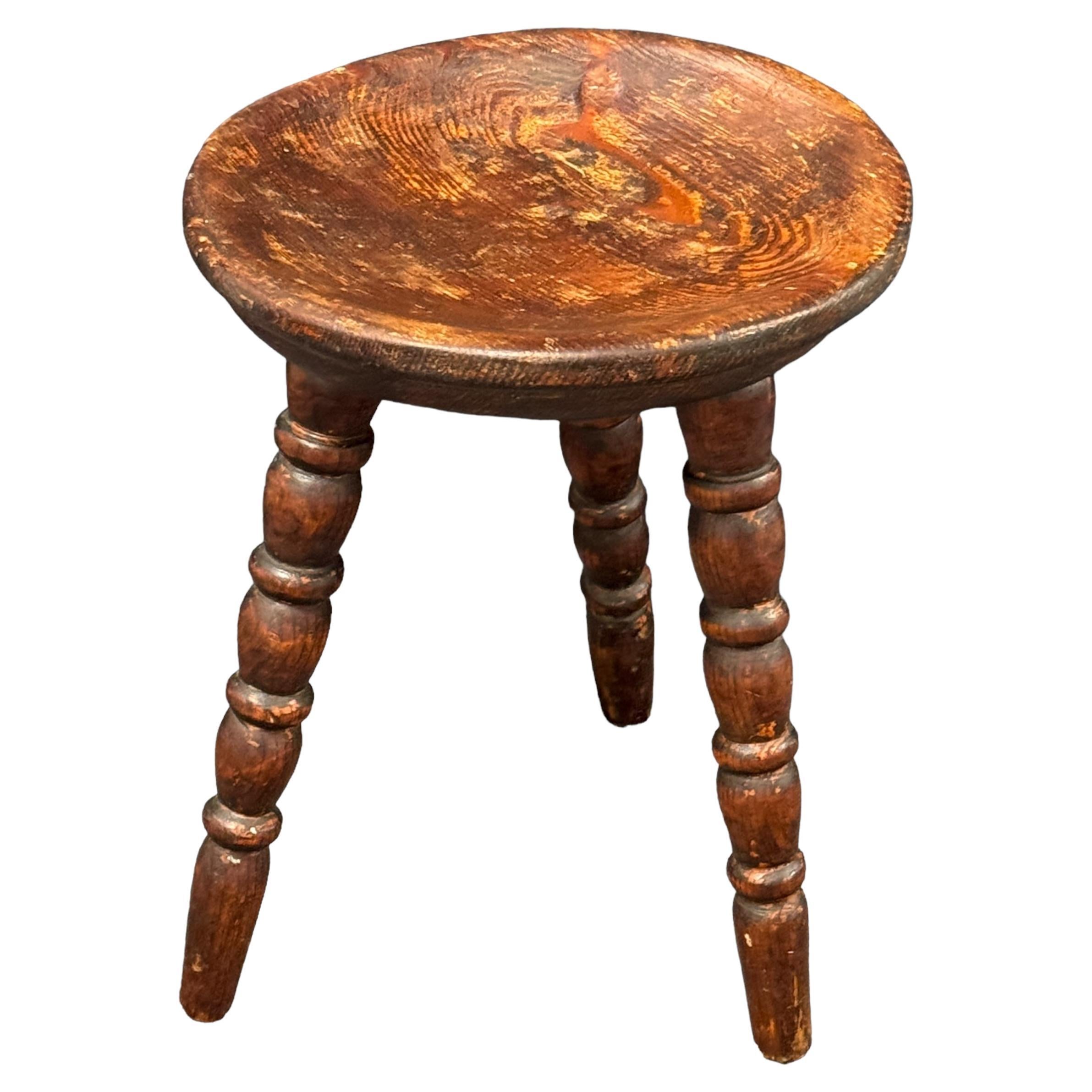 Wabi Sabi Hocker mit 3 Beinen aus dem späten 19. Jahrhundert, Österreich um 1890 - 1900