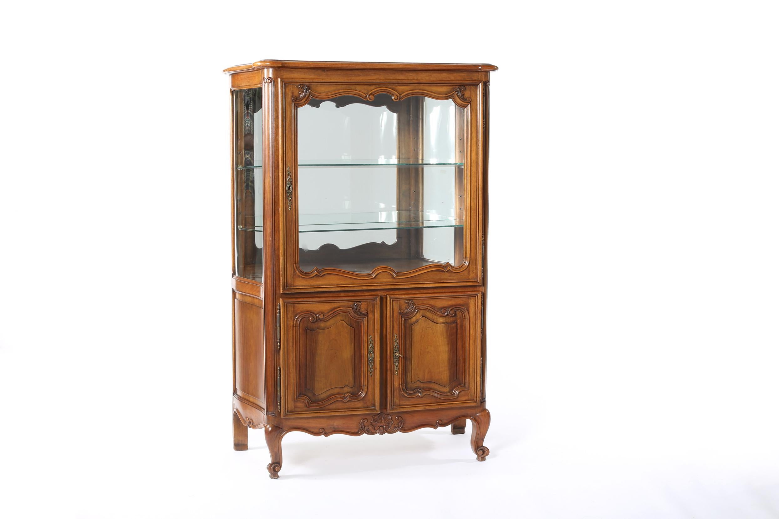 Late 19th Century Walnut / Mirrored Interior China Cabinet For Sale 2