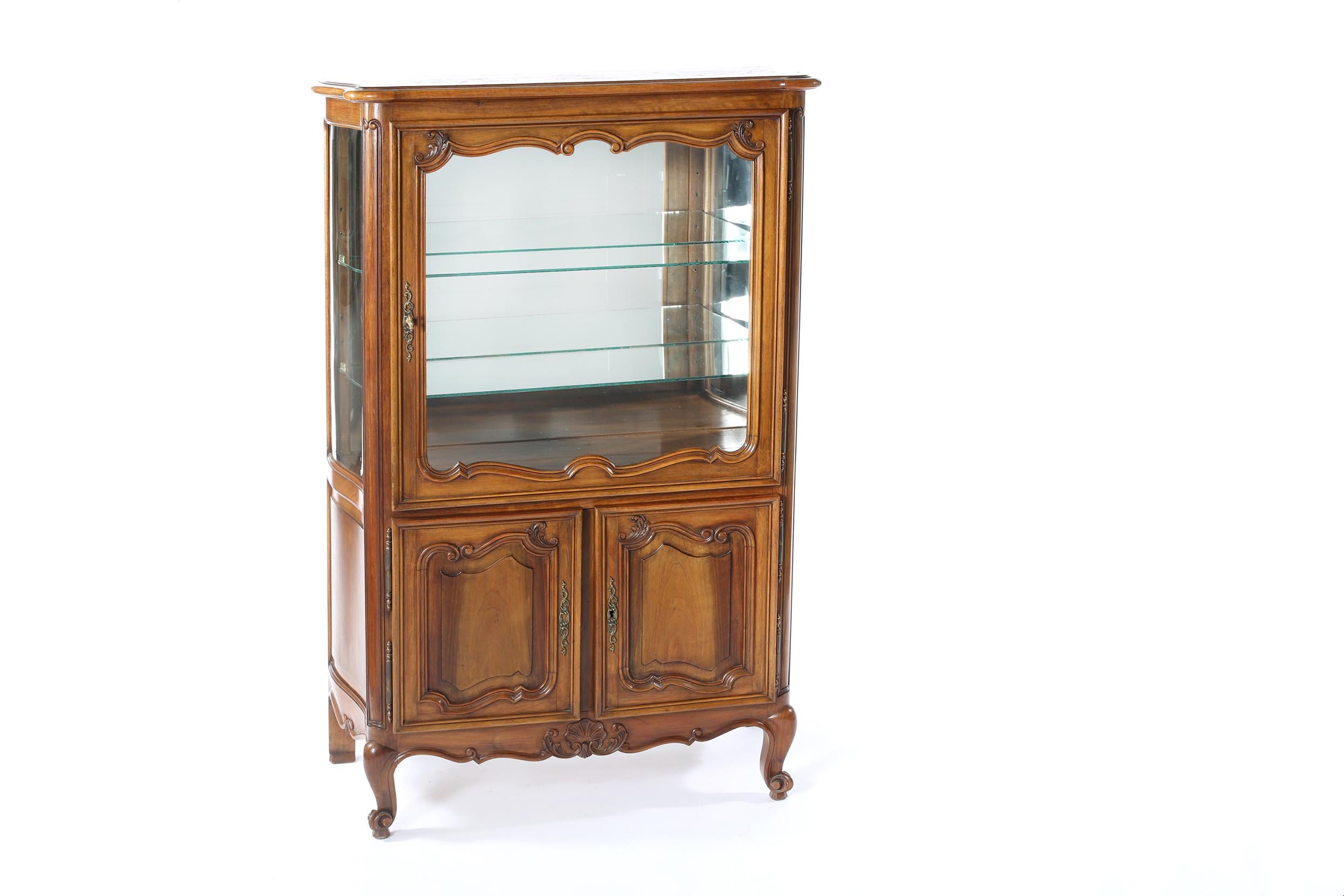 Late 19th Century Walnut / Mirrored Interior China Cabinet For Sale 3