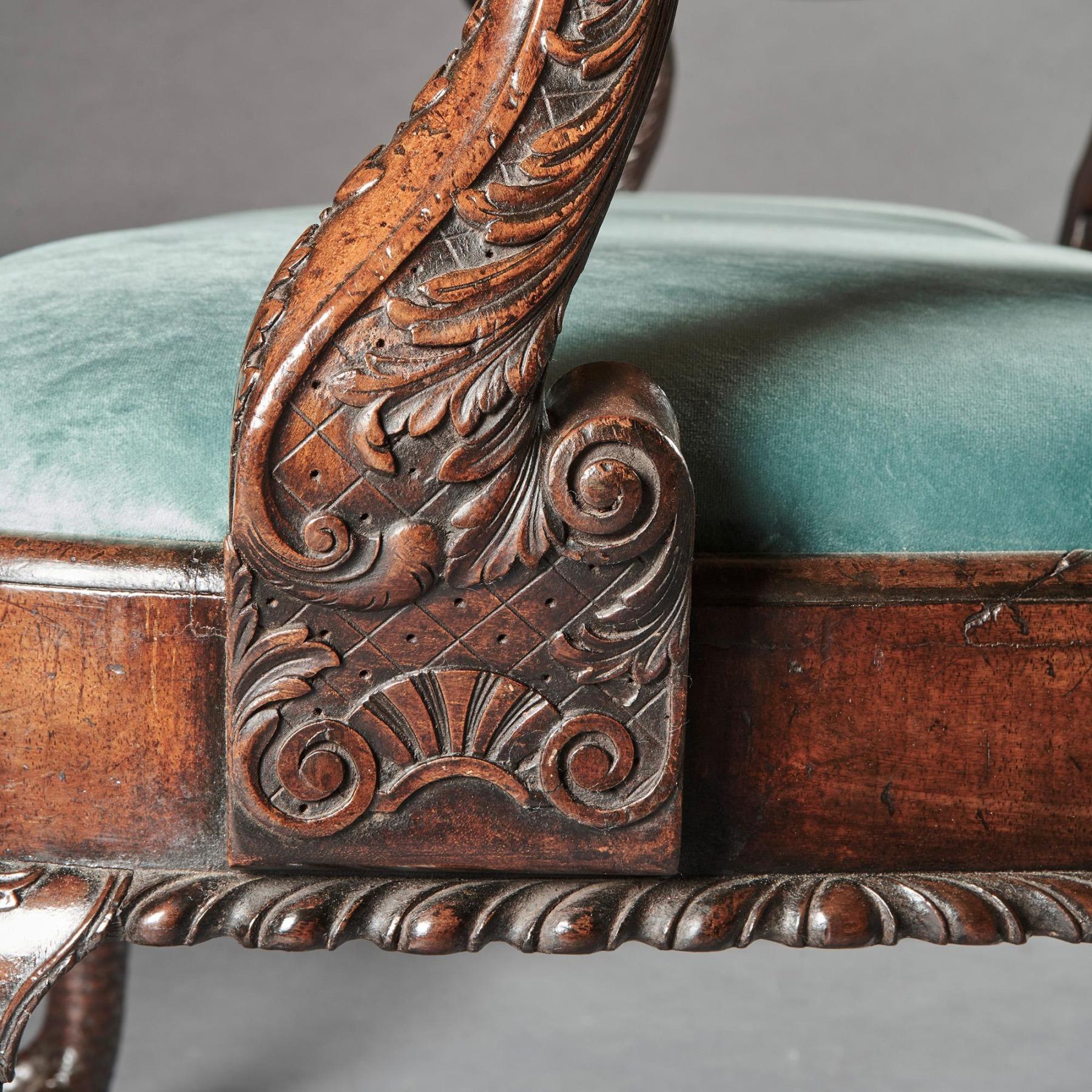 Twin Chair Back Sofa aus Nussbaumholz aus dem späten 19. Jahrhundert nach George II.-Design im Zustand „Gut“ im Angebot in Benington, Herts