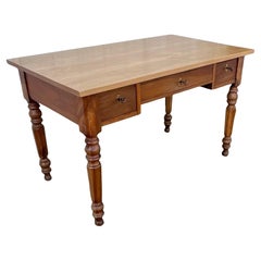 Mesa de escritorio de nogal de finales del siglo XIX con tablero de roble contemporáneo