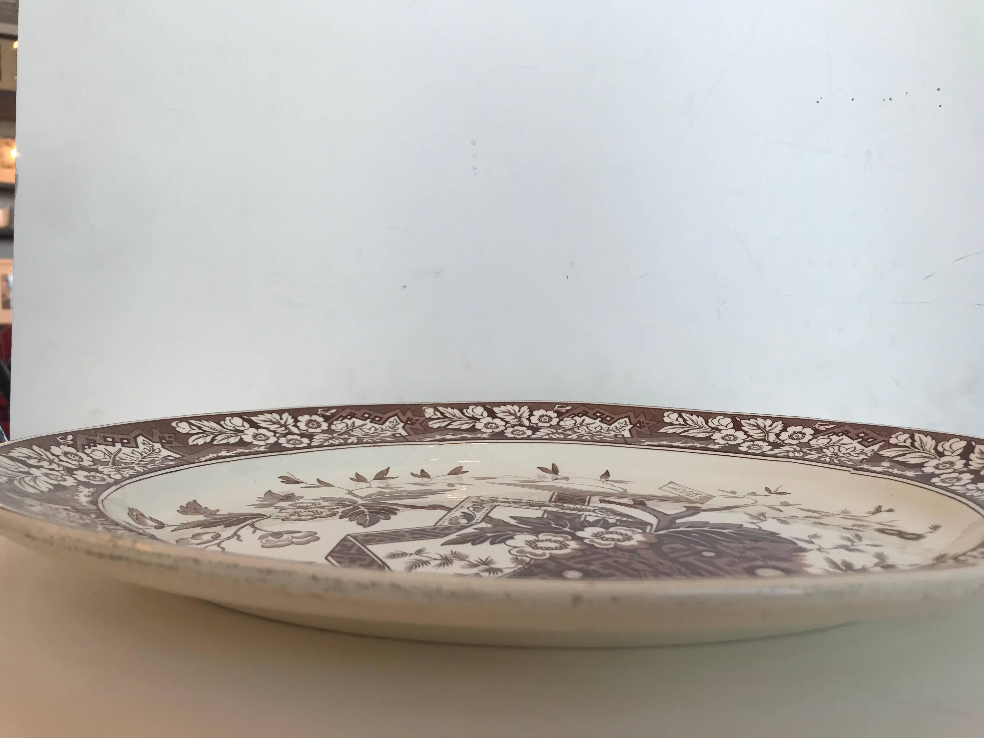 Ende des 19. Jahrhunderts. Wedgwood braun und weiß große Eisensteinplatte. Transferware.

 