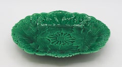 Fin du 19e siècle - Wedgwood - Plat à sucrerie en majolique verte