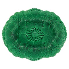 Fin du 19e siècle - Wedgwood - Plat à sucrerie en majolique verte