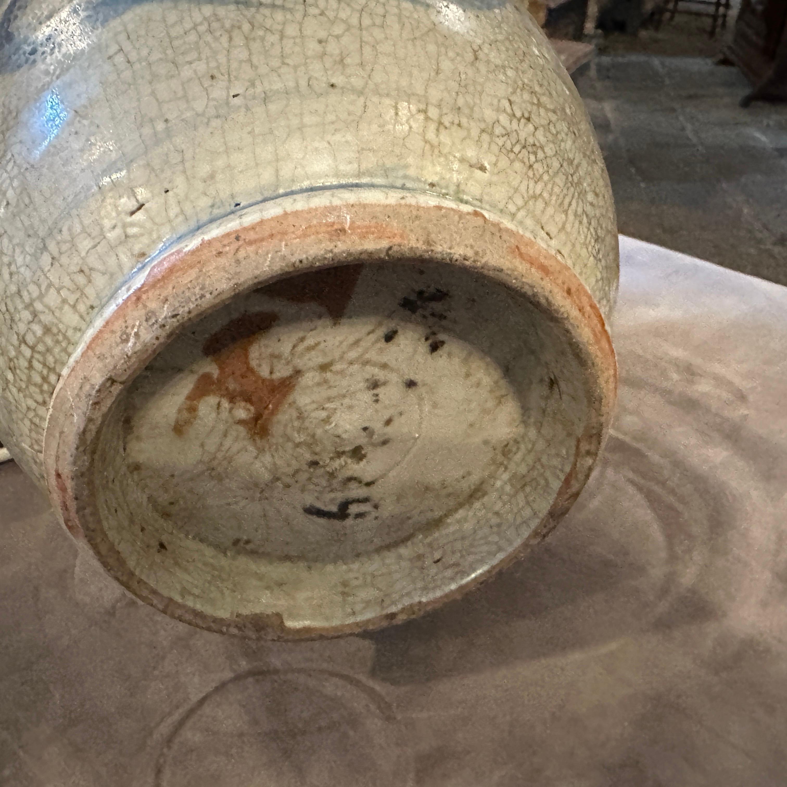 Vase chinois en céramique blanche et bleue de la fin du XIXe siècle en vente 3