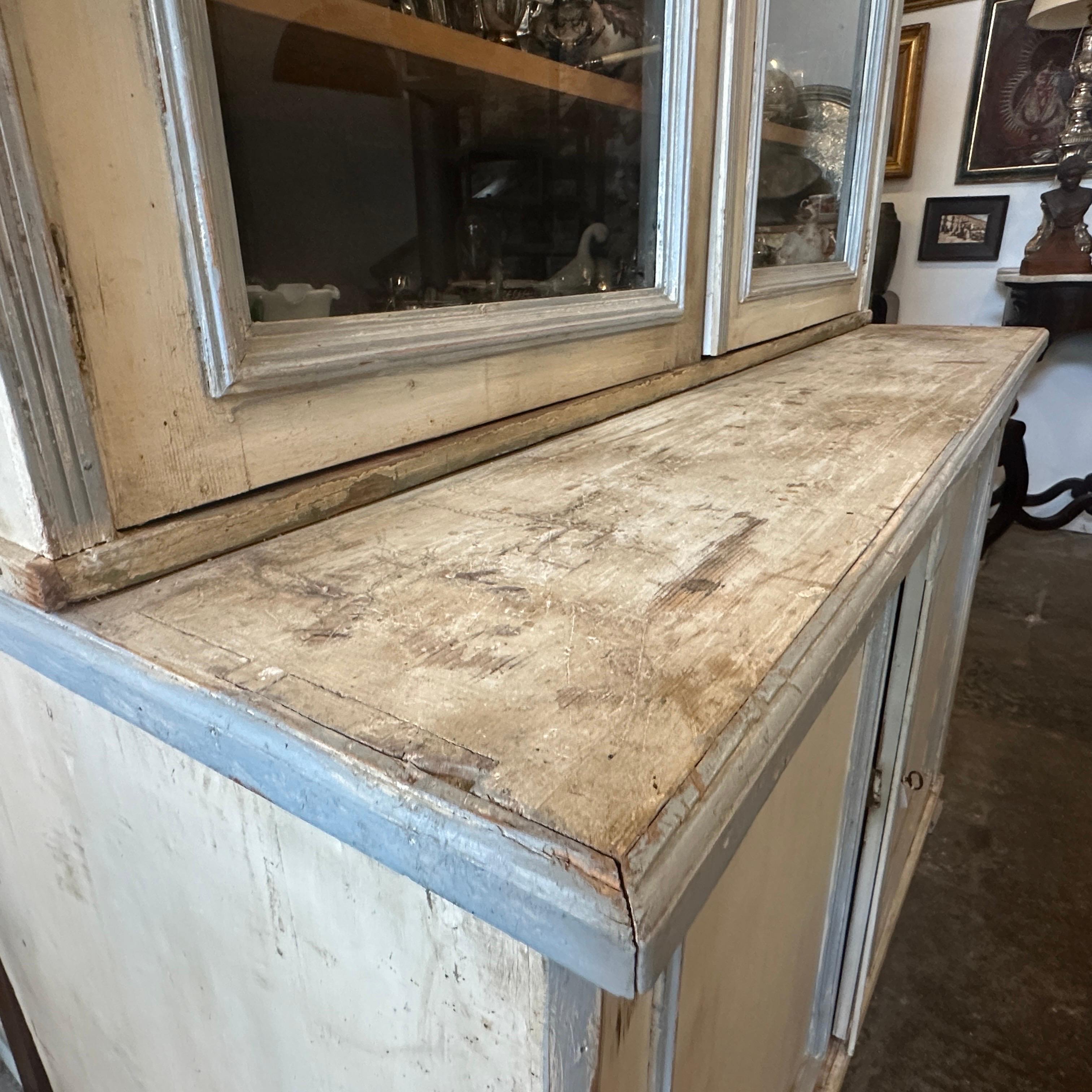 Late 19th Century White and Light Blue Lacquered Wood Sicilian Big Credenza 1