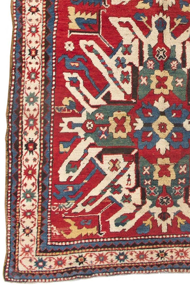 Alfombra Karabagh de águila blanca de finales del siglo XIX sobre fondo rojo rubí en venta 1