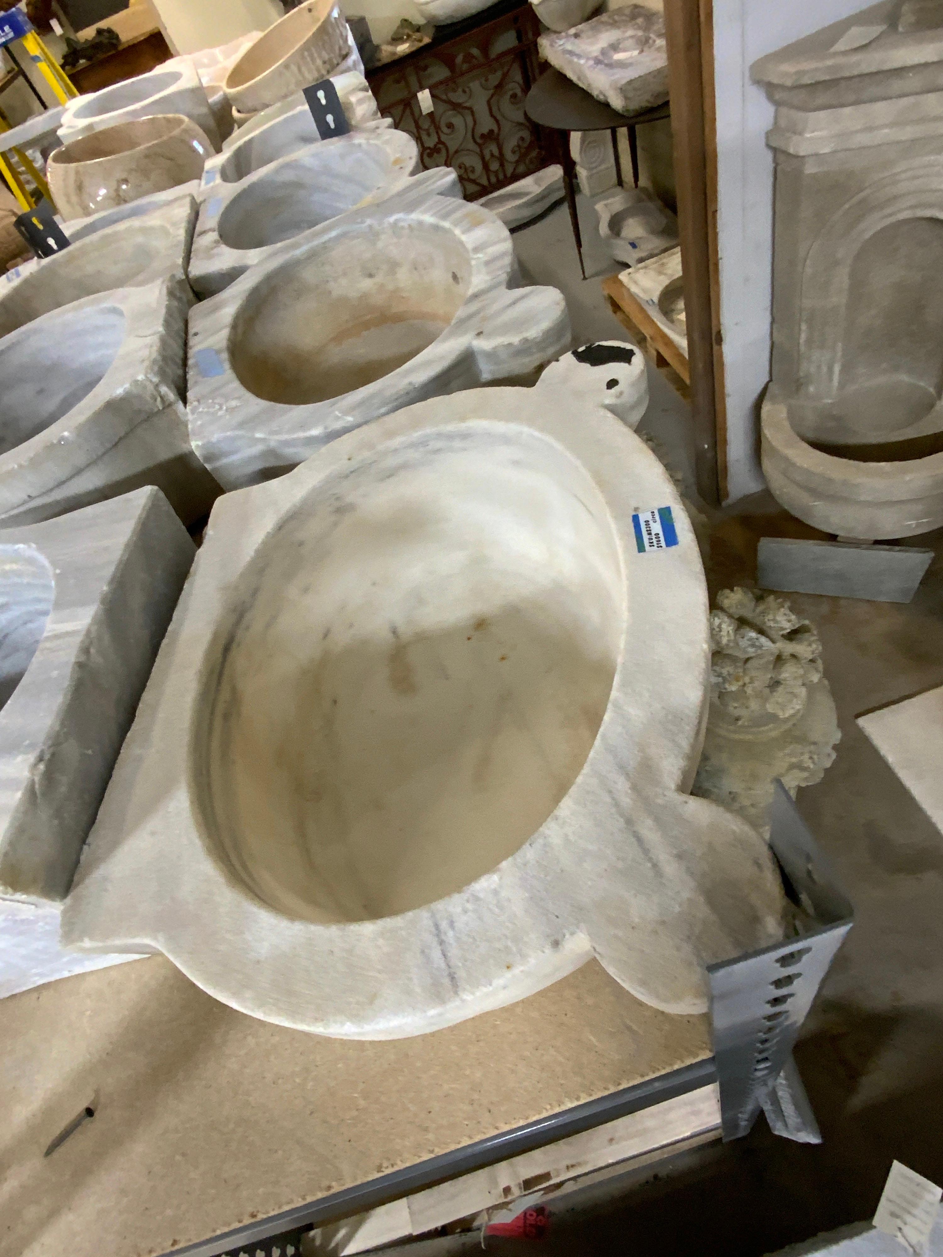 Late 19th Century White Marble Sink In Good Condition For Sale In Dallas, TX