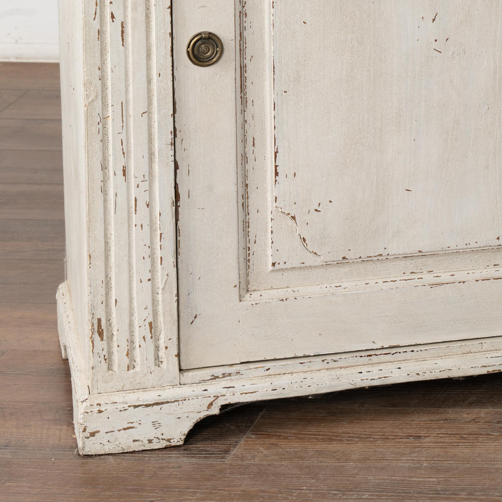 Late 19th Century White Swedish Display Cabinet Bookcase 5