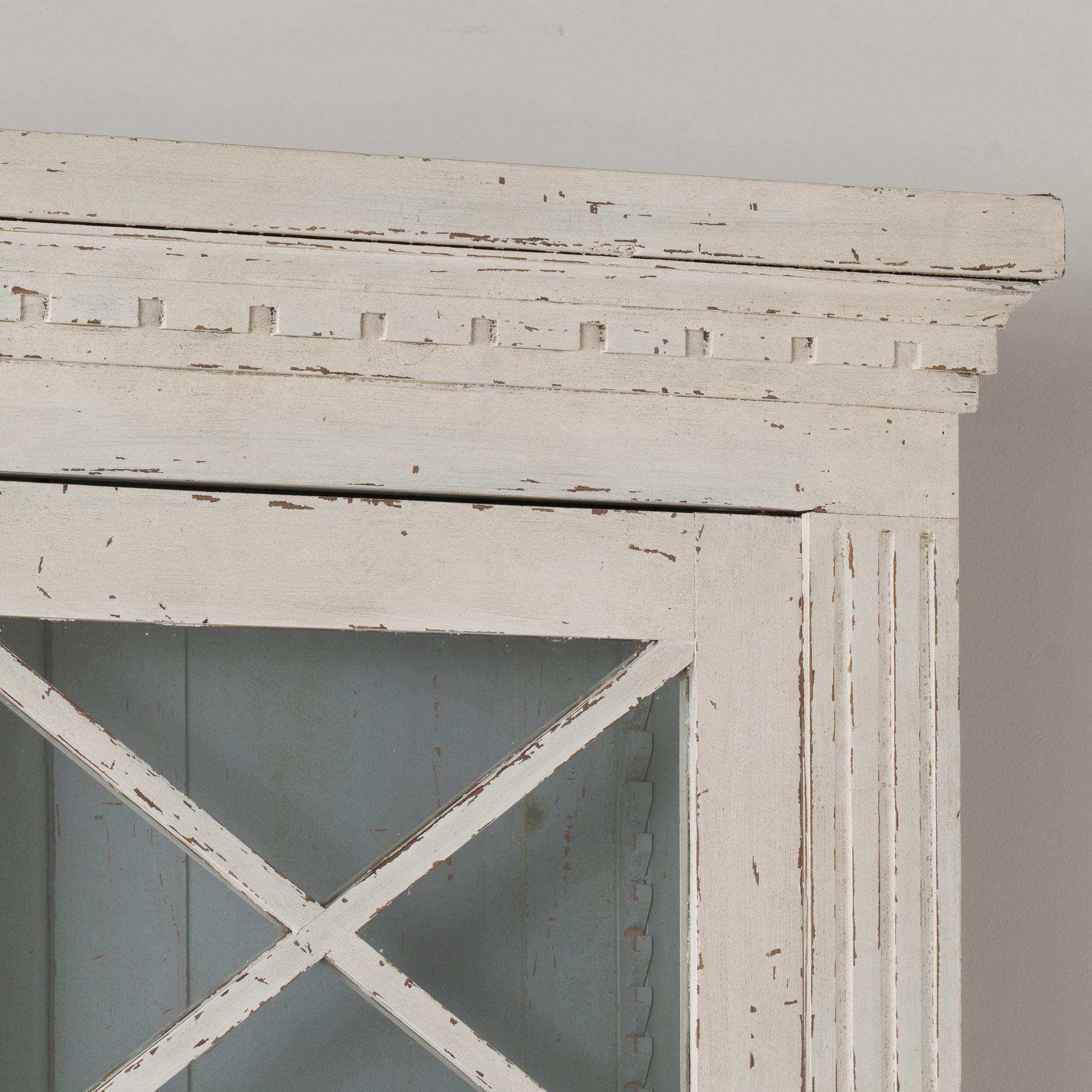 Late 19th Century White Swedish Display Cabinet Bookcase 1