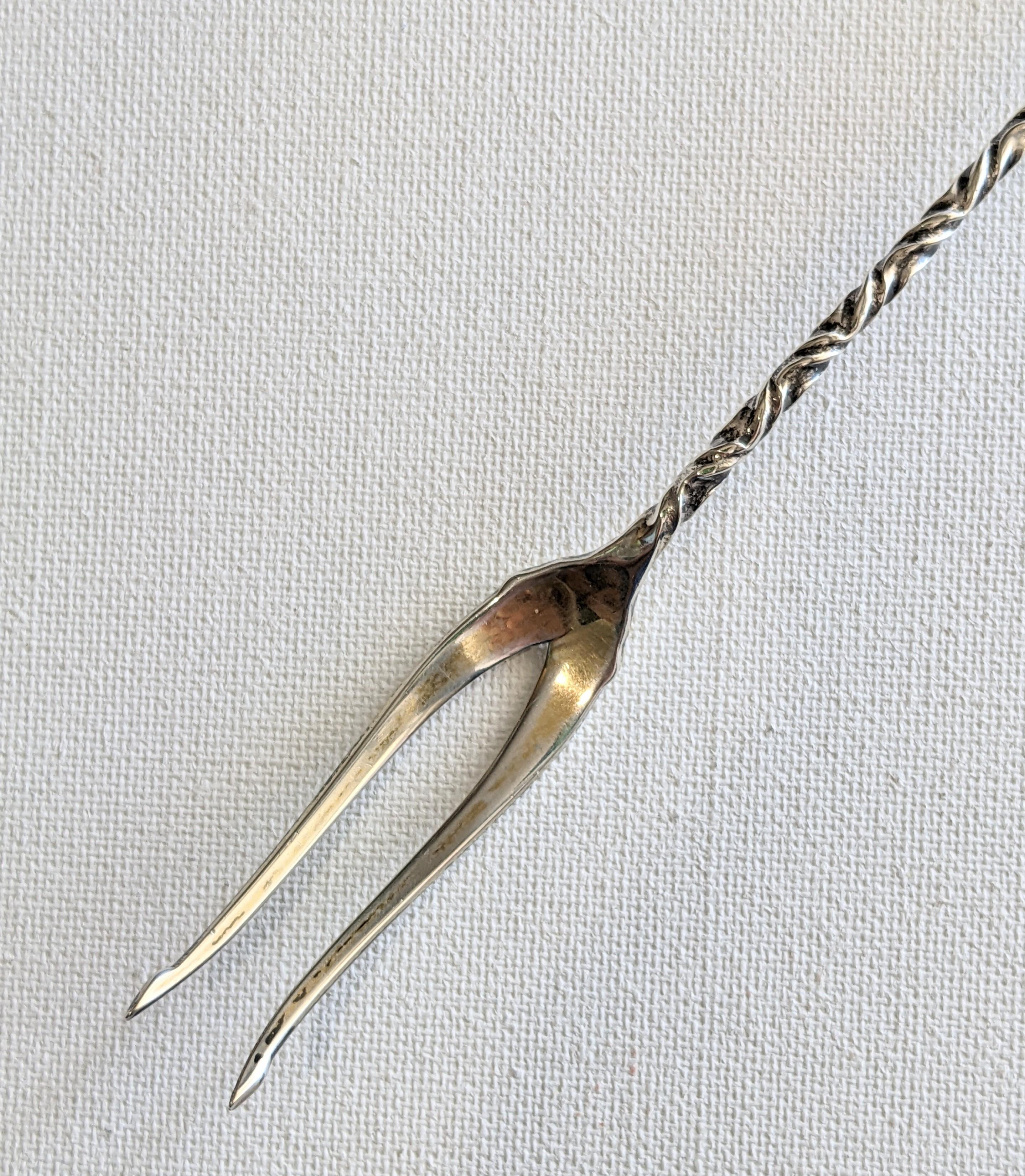 Mouvement esthétique Fourchette à olives en sterling de Whiting de la fin du 19e siècle en vente