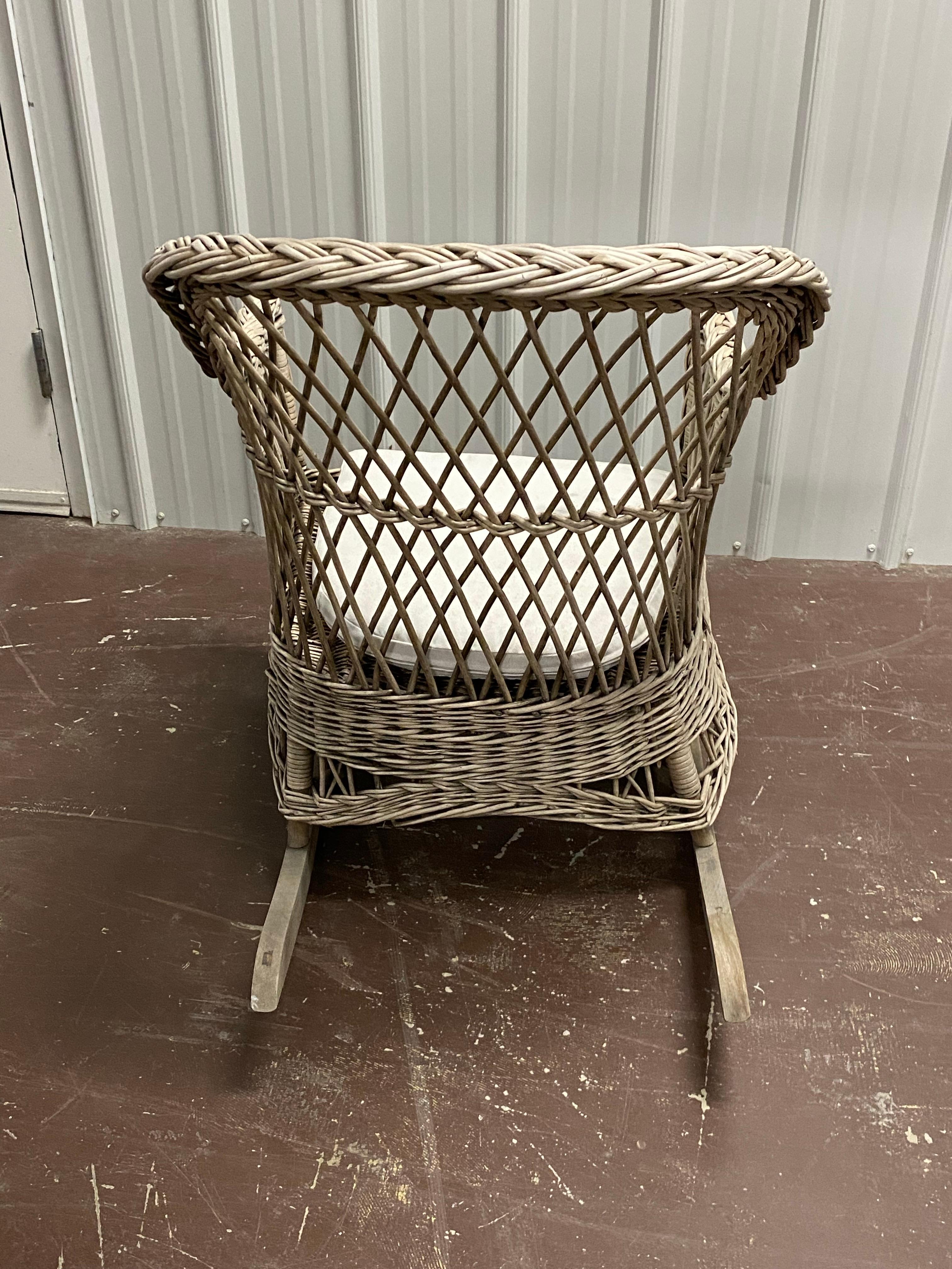Fauteuil à bascule en osier de la fin du 19e siècle Bon état - En vente à Southampton, NY