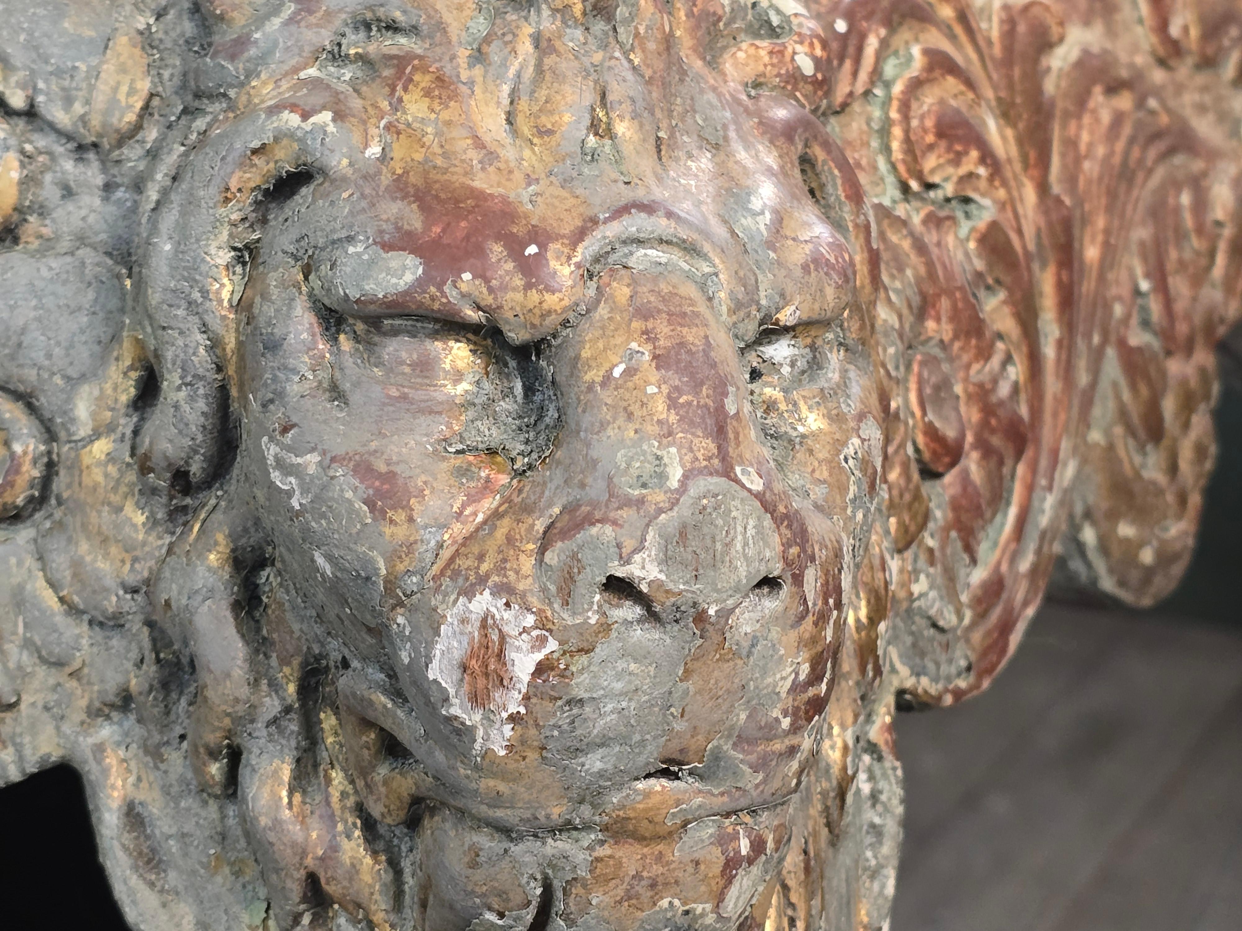 Tavolo consolle in legno dorato in stile William Kent della fine del XIX secolo con piano in marmo In condizioni deteriorate in vendita a Kilmarnock, VA