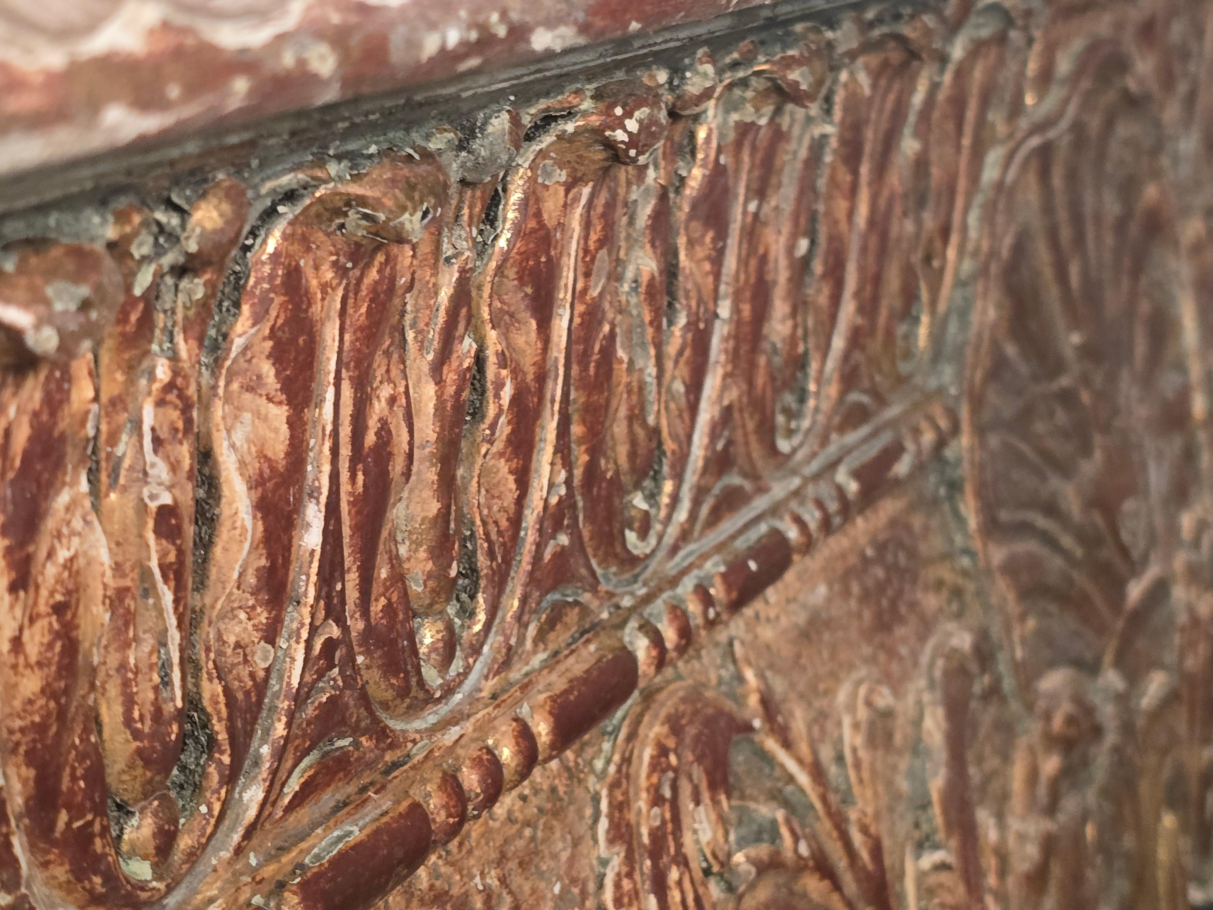 Gesso Tavolo consolle in legno dorato in stile William Kent della fine del XIX secolo con piano in marmo in vendita