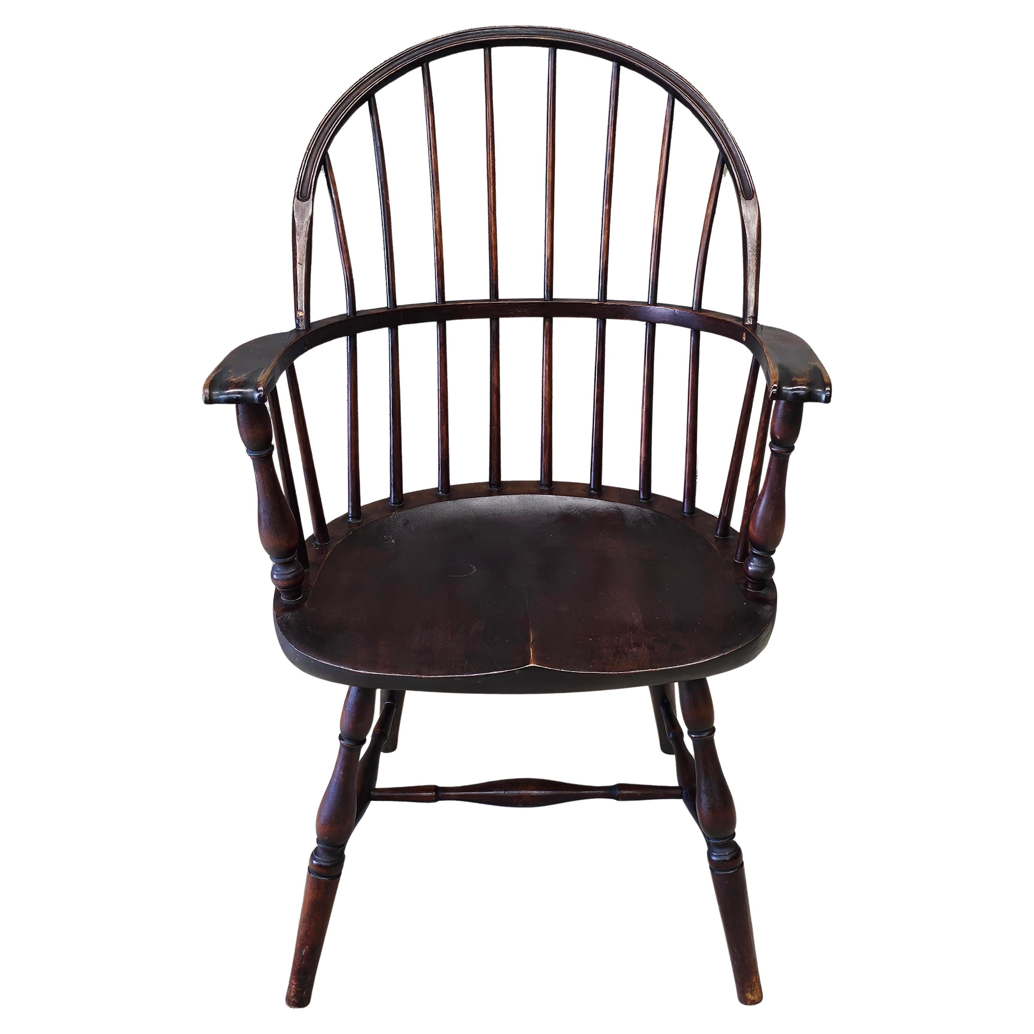 Fauteuil de style Windsor pariné de la fin du 19e siècle avec assise à dossier en selle.
Mesure 23,5