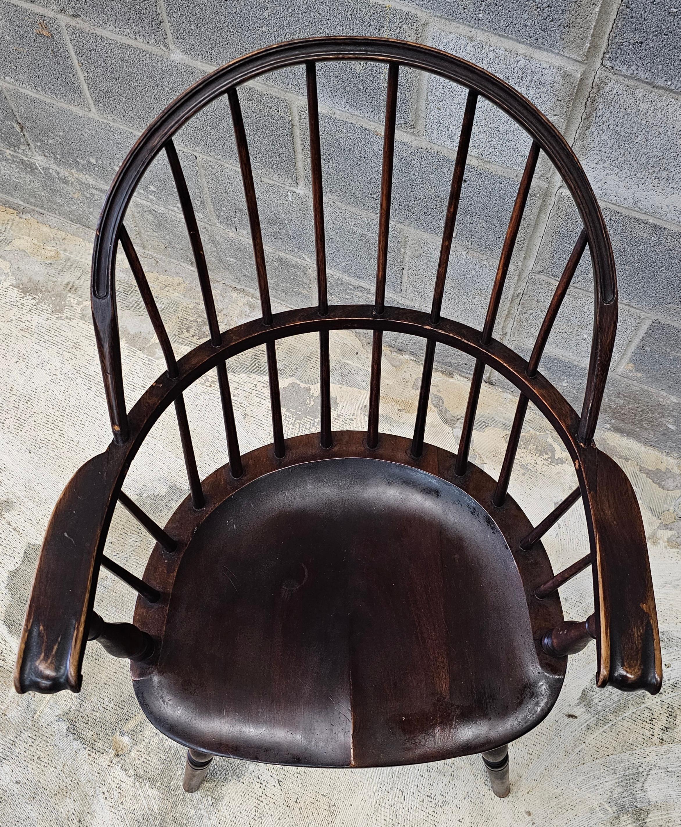 Tacheté Fin du 19e siècle - Fauteuil à siège en selle de style Windsor en vente