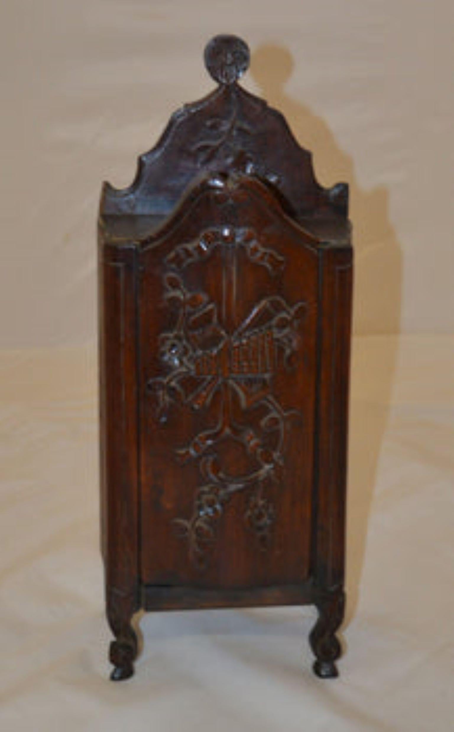 Provincial français Boîte à sel en bois de la fin du XIXe siècle en vente