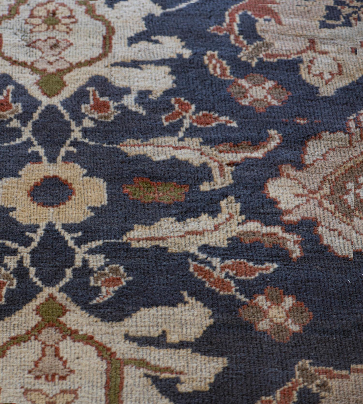 Annodato a mano Tappeto Sultanabad Rugs in lana della fine del XIX secolo tessuto a mano nella Persia occidentale in vendita