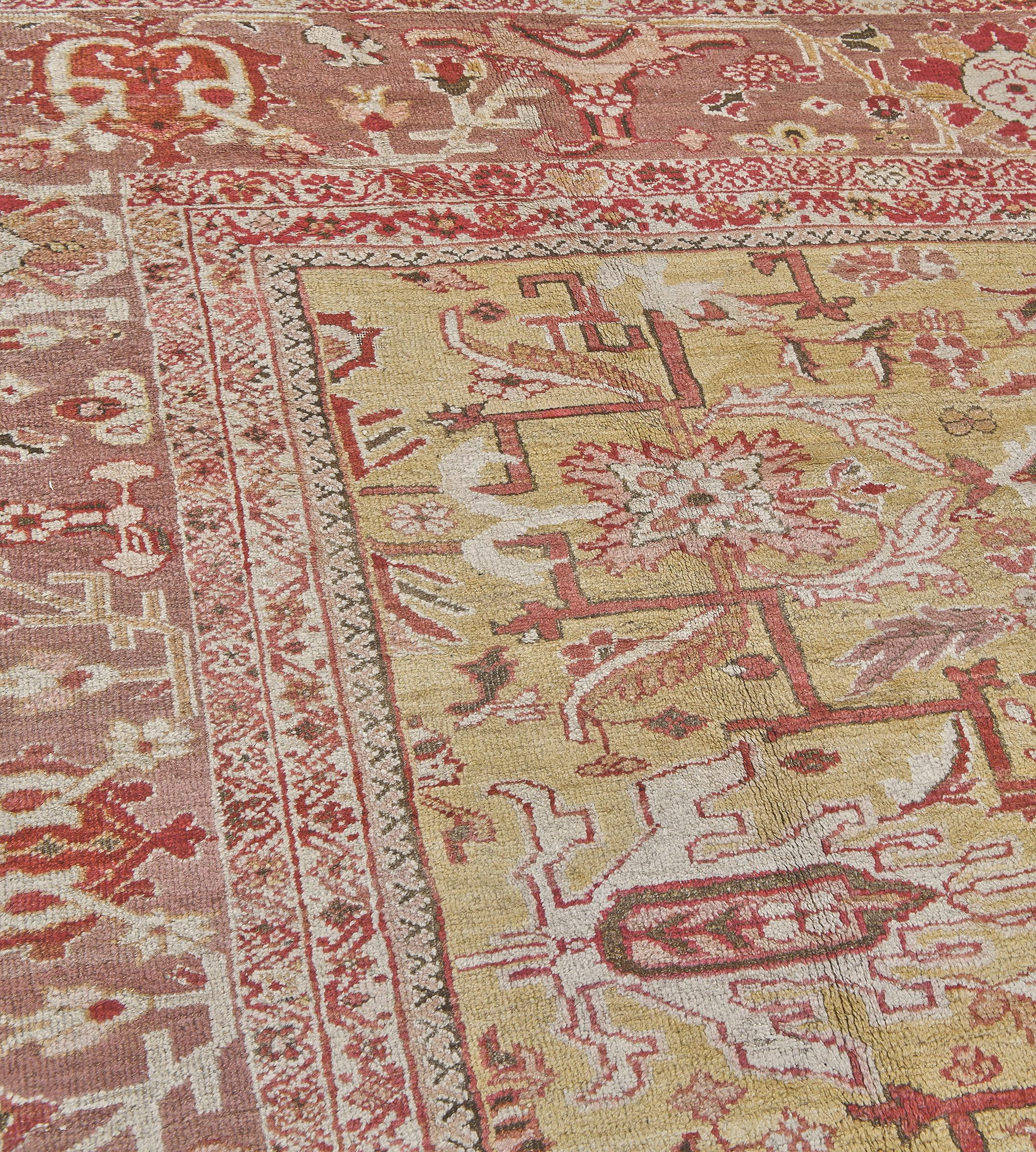 Late 19th Century Ziegler Sultanabad Rug from West Persia In Good Condition For Sale In West Hollywood, CA