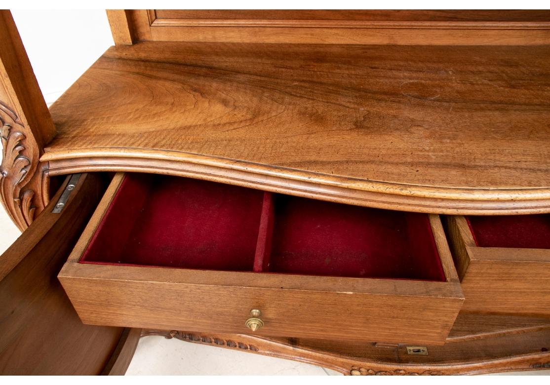 Spätes 19. - frühes 20. Jh. Französischer Serverschrank mit Marmorplatte aus Nussbaum im Angebot 5