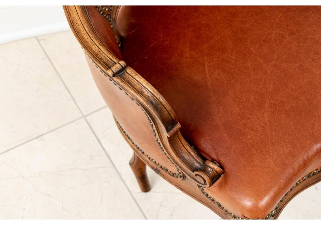 Ensemble de 14 chaises de salle à manger françaises tapissées de cuir de la fin du XIXe et du début du XXe siècle en vente 12