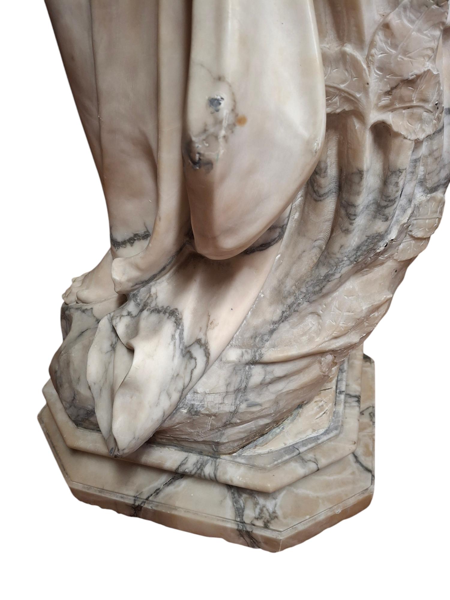 Statua in alabastro francese della fine del XIX-inizio del XX secolo in vendita 2