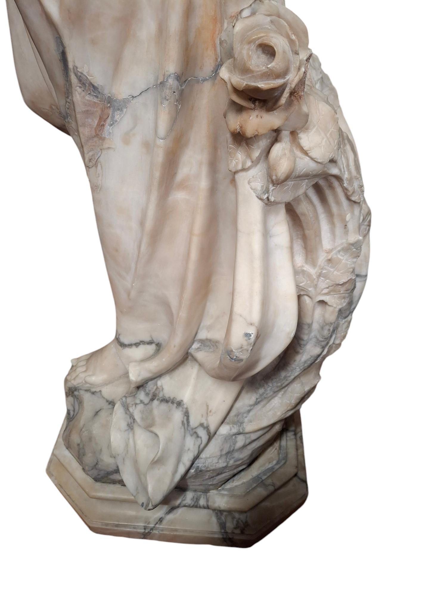 Statua in alabastro francese della fine del XIX-inizio del XX secolo In condizioni buone in vendita a San Francisco, CA