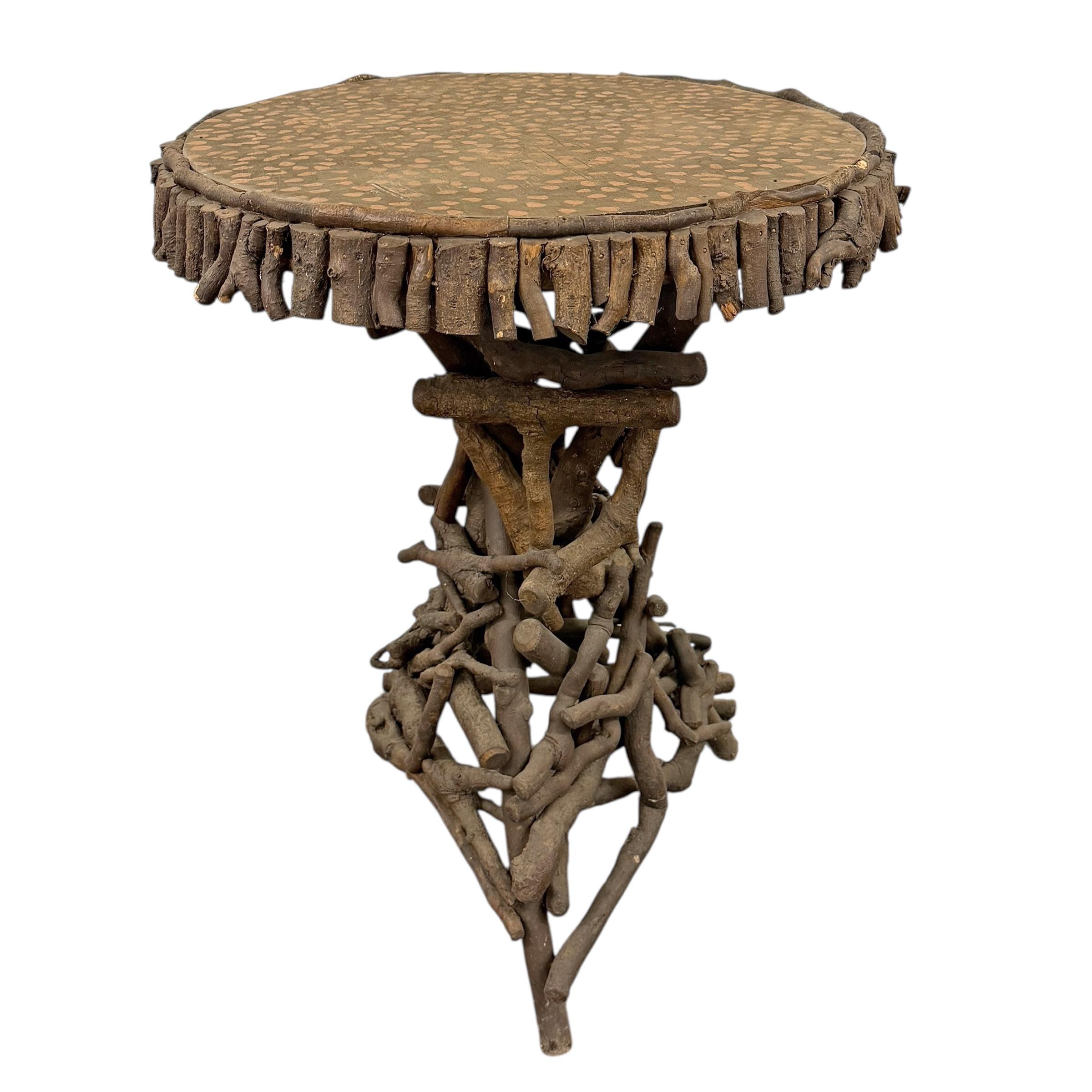 Mesa auxiliar americana de ramitas de Adirondack de finales del siglo XIX/principios del XX en Bueno estado para la venta en Chicago, IL