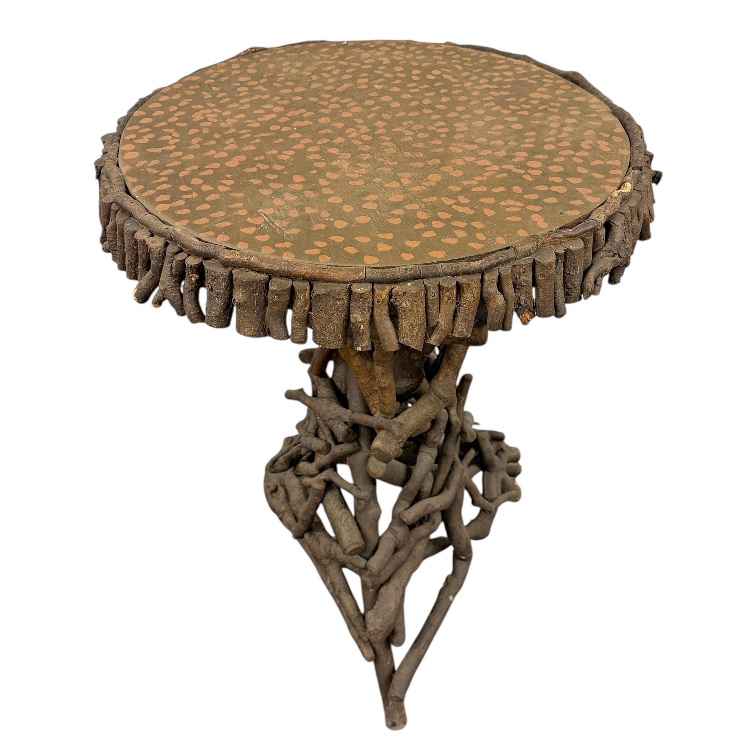 Mesa auxiliar americana de ramitas de Adirondack de finales del siglo XIX/principios del XX Madera en venta