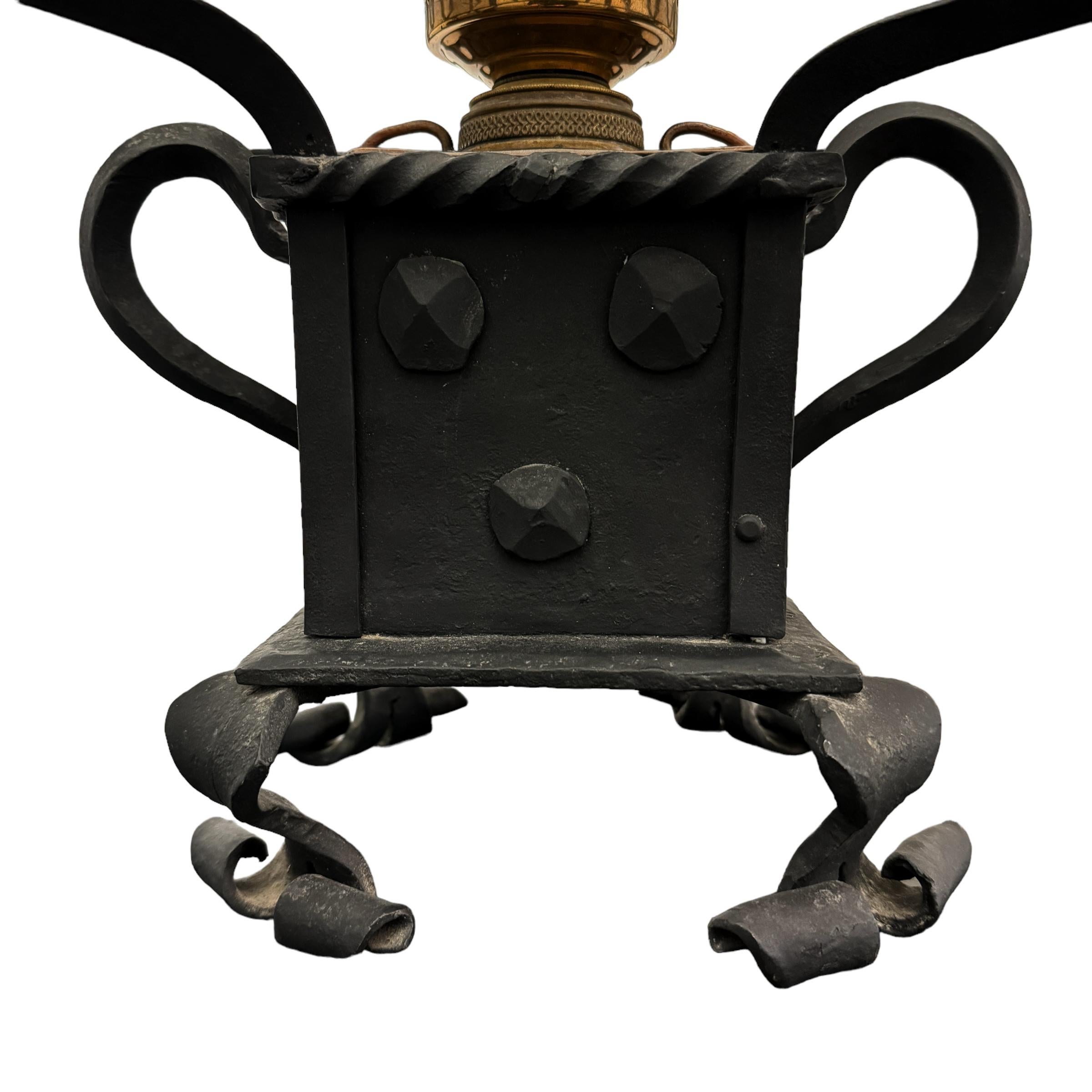 Lámpara de hierro forjado americana de finales del siglo XIX y principios del XX en venta 5