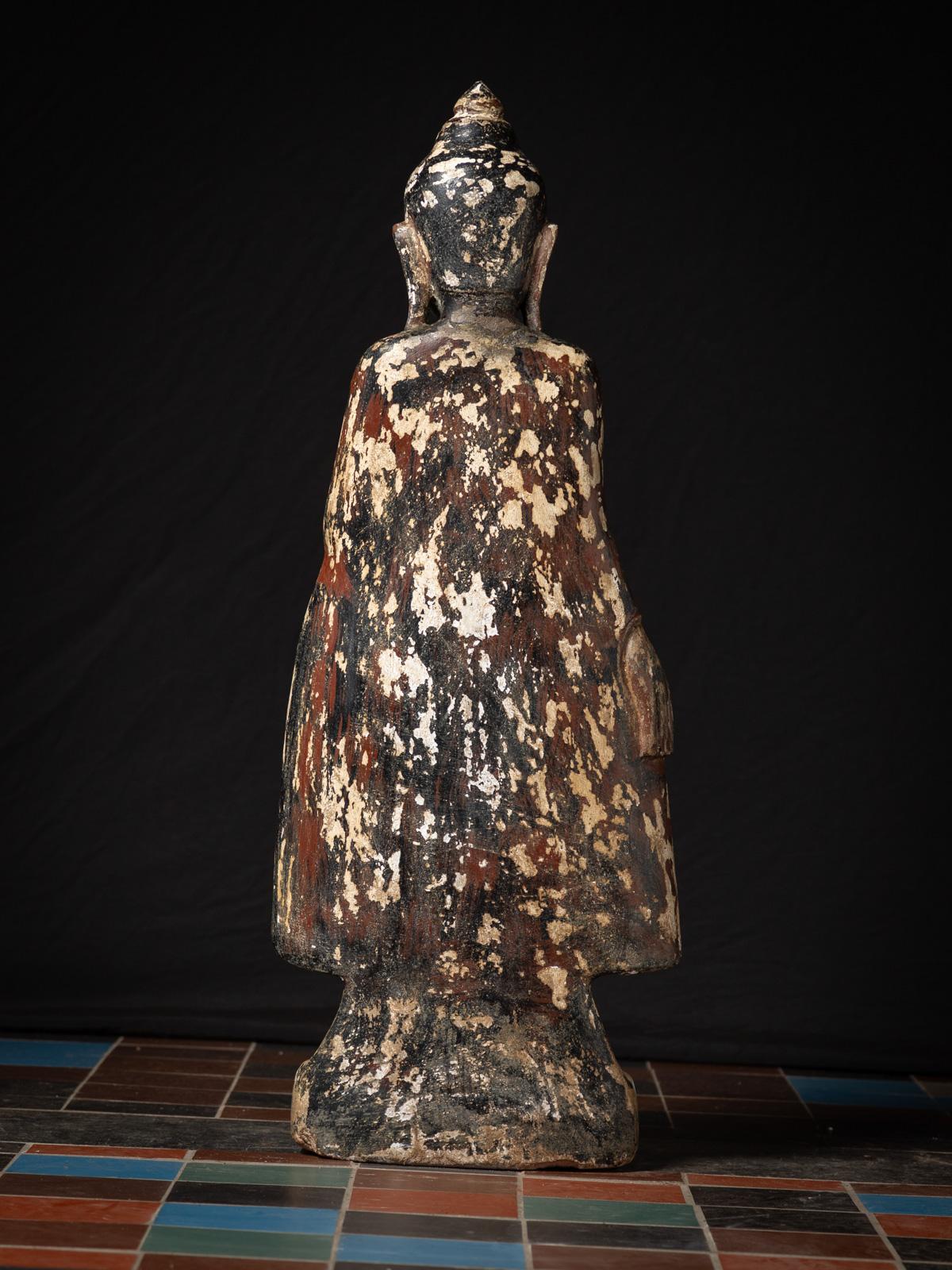 Fin 19e / début 20e siècle Bouddha birman debout en grès ancien en vente 7