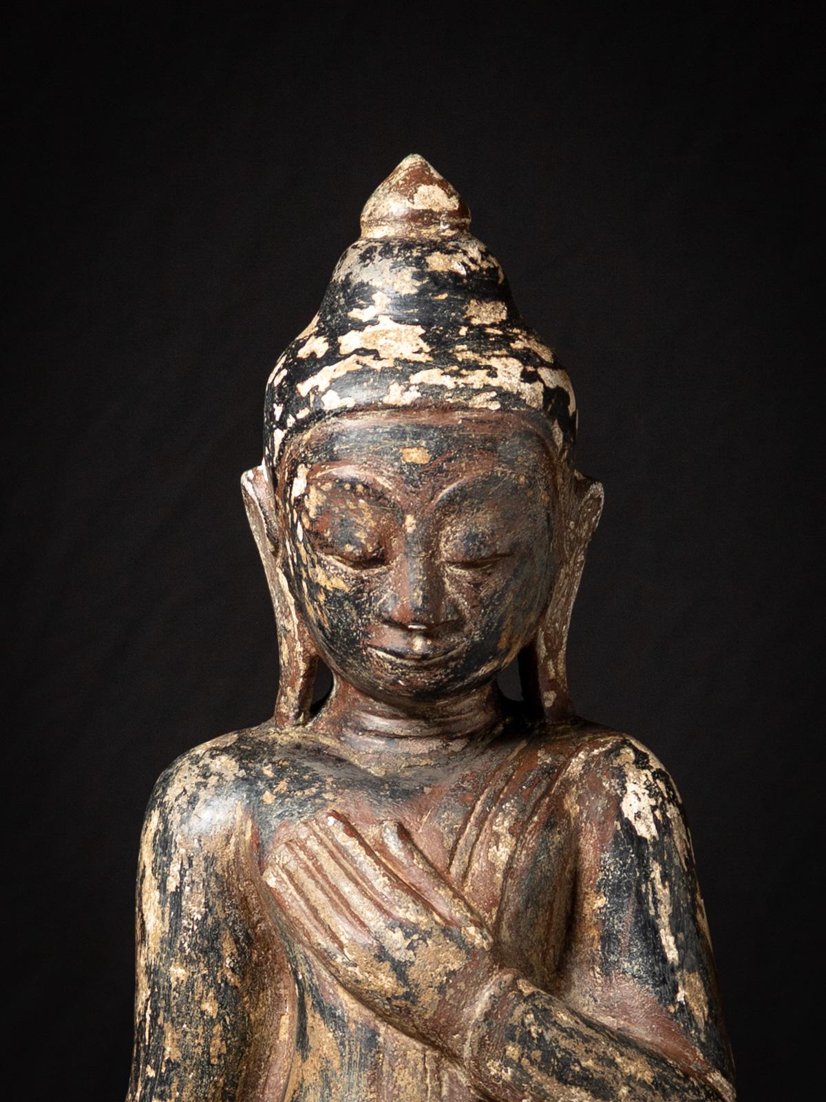 Birman Fin 19e / début 20e siècle Bouddha birman debout en grès ancien en vente