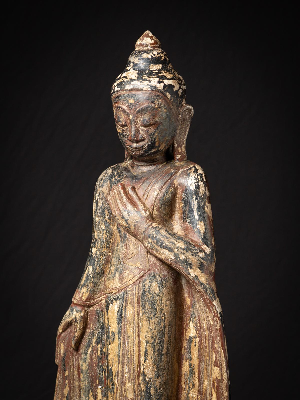 XIXe siècle Fin 19e / début 20e siècle Bouddha birman debout en grès ancien en vente