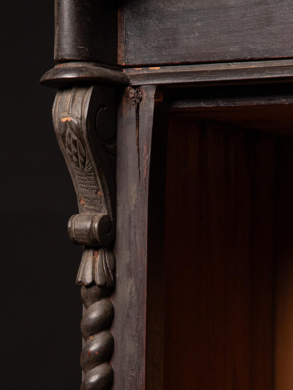 Fin 19e / début 20e siècle Cabinet de temple ancien en bois - Bouddhas originaux en vente 5