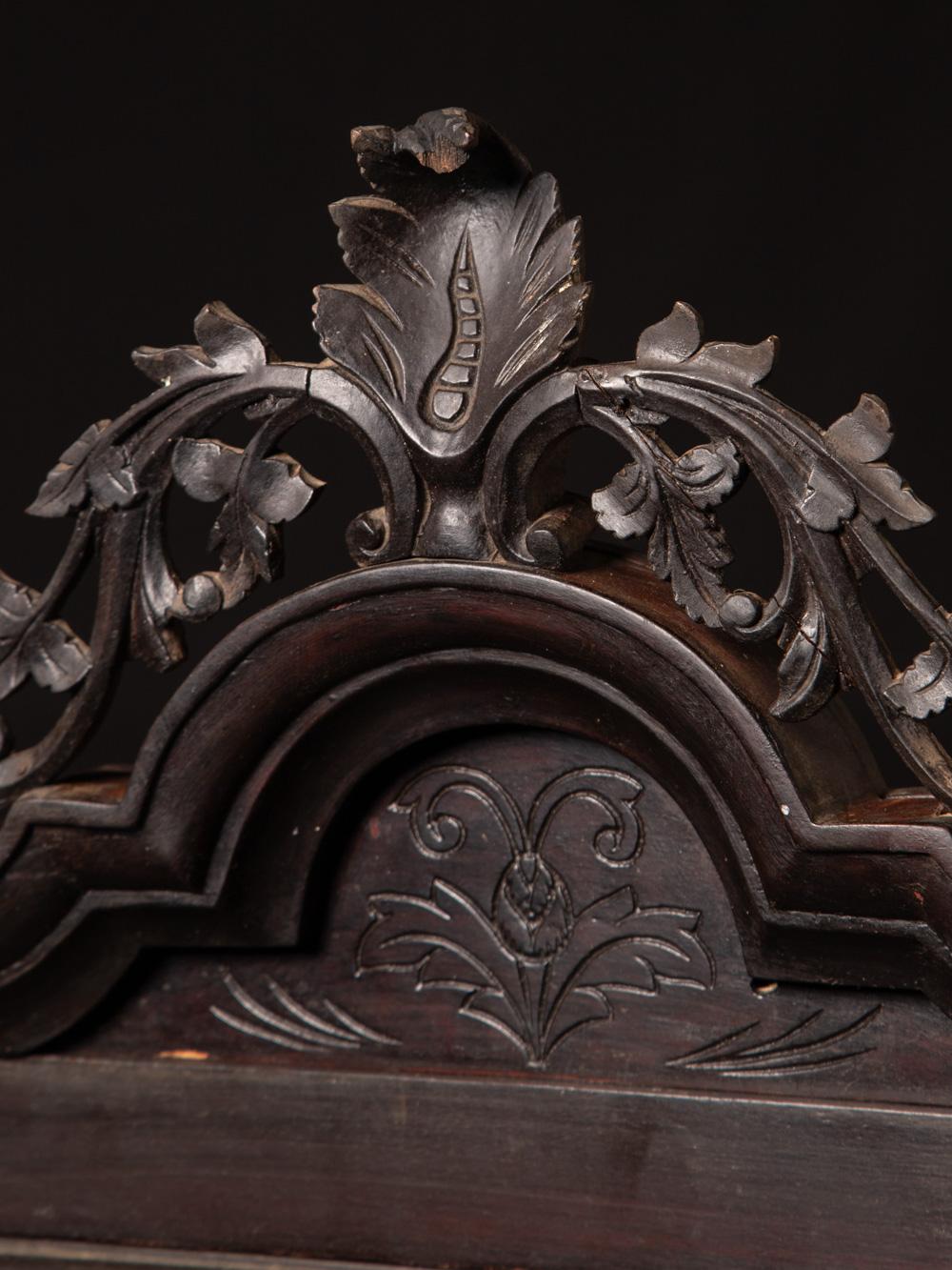 Fin 19e / début 20e siècle Cabinet de temple ancien en bois - Bouddhas originaux en vente 1