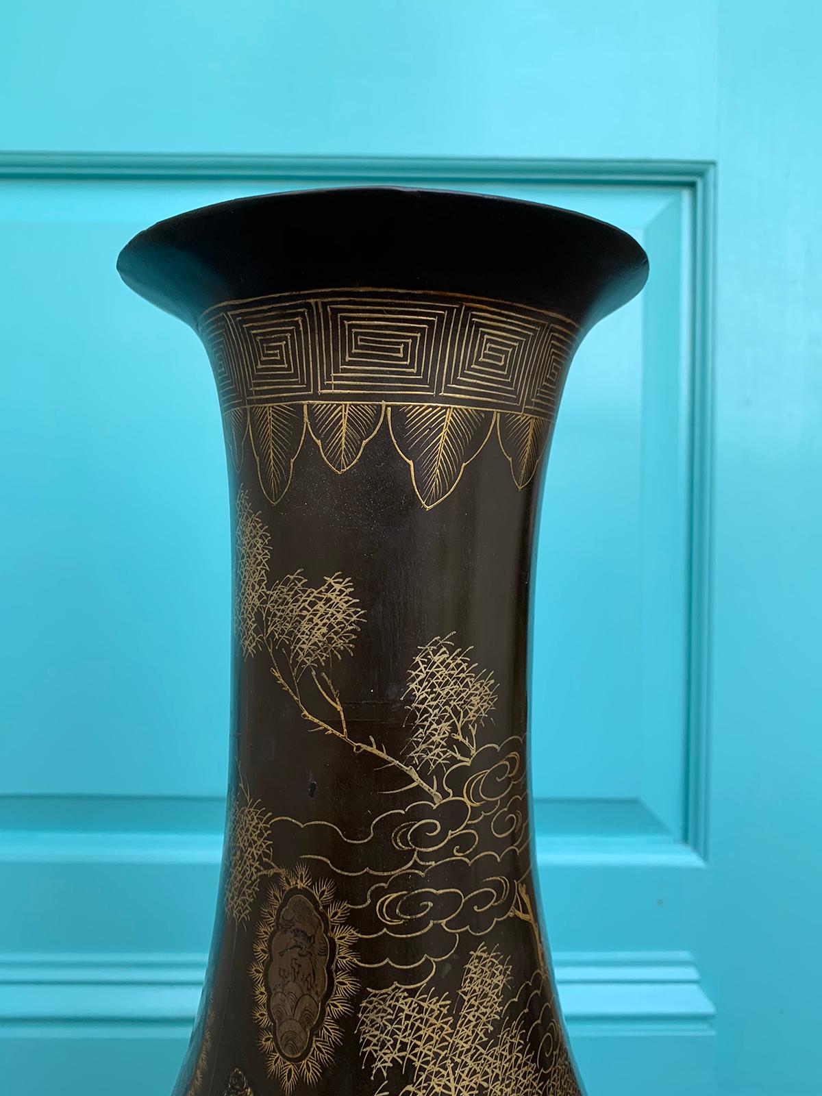 Late 19th-Early 20th Century Chinese Papier Mâché Vase on Stand 1
