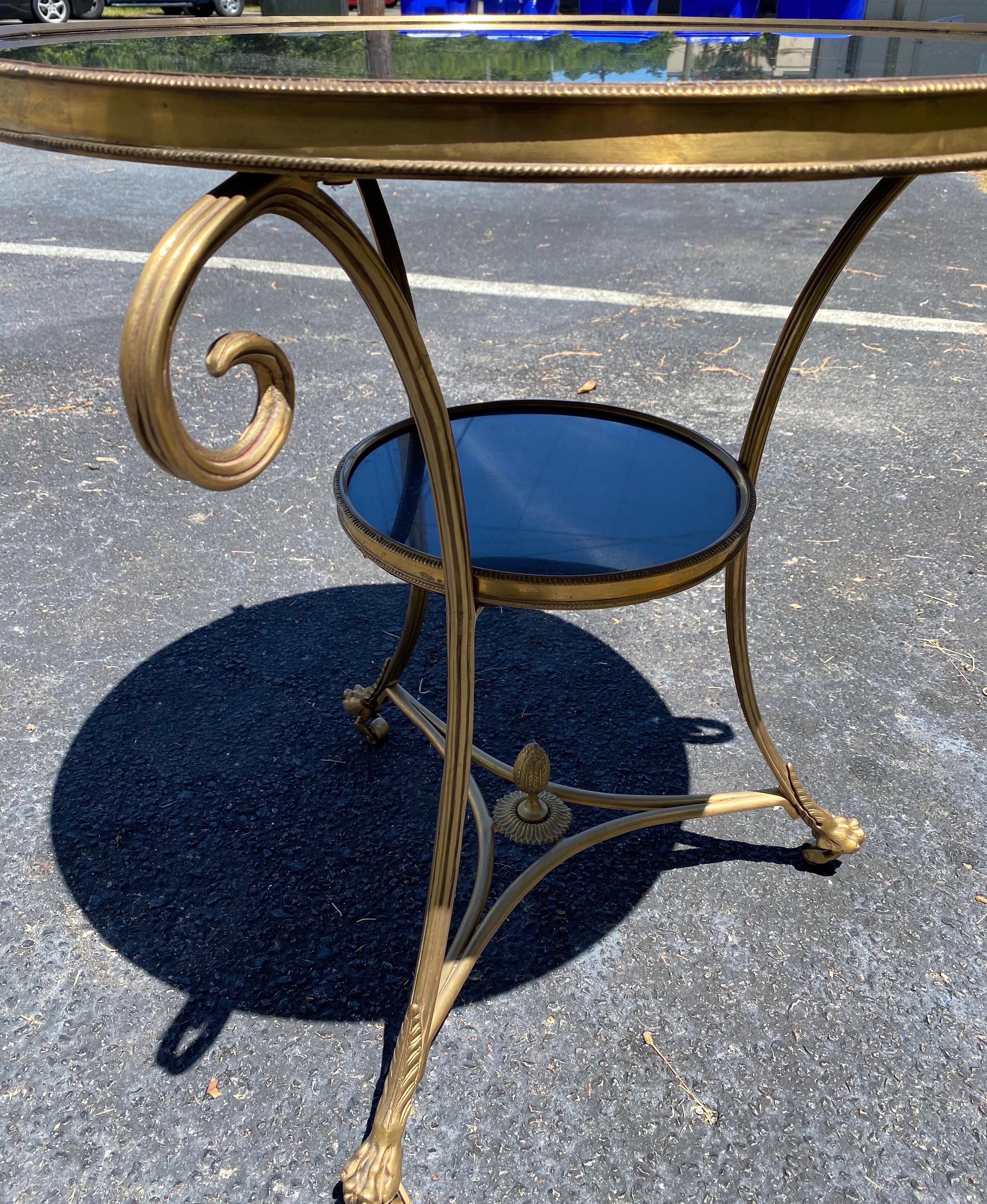 Français Guéridon en bronze de style Directoire de la fin du XIXe et du début du XXe siècle en vente