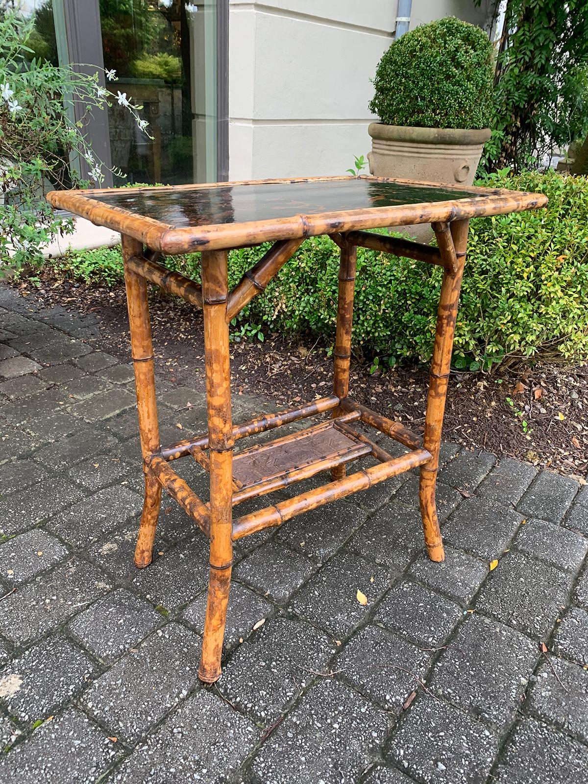 Late 19th-Early 20th Century English Bamboo and Lacquered Chinoiserie Side Table In Good Condition In Atlanta, GA