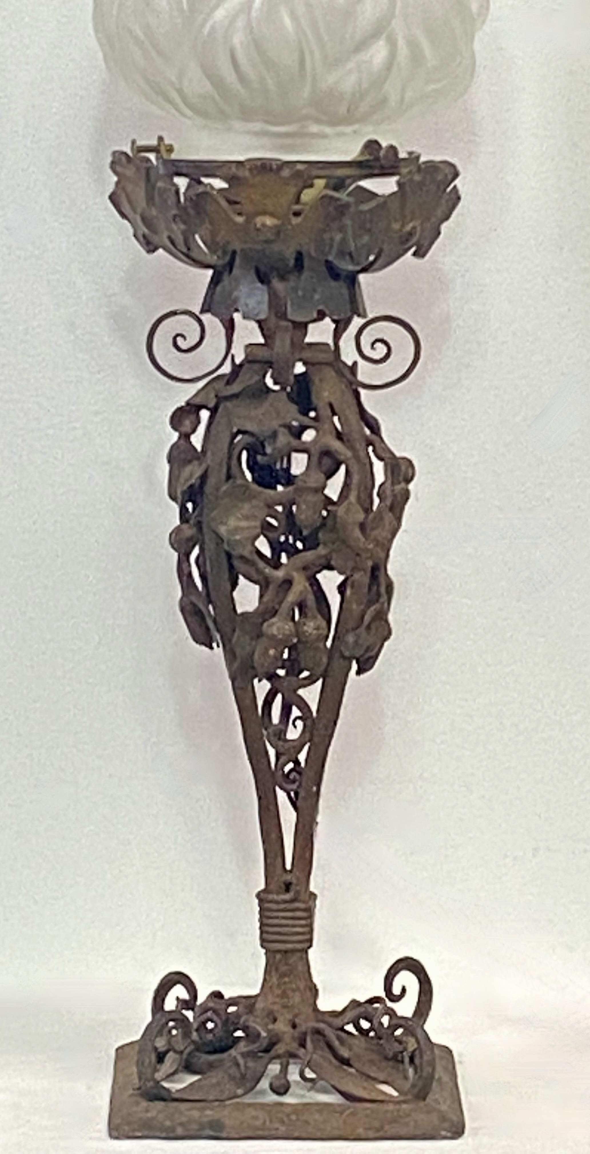 Französische Jugendstil-Tischlampe aus dem späten 19. / frühen 20. Jahrhundert (Art nouveau) im Angebot